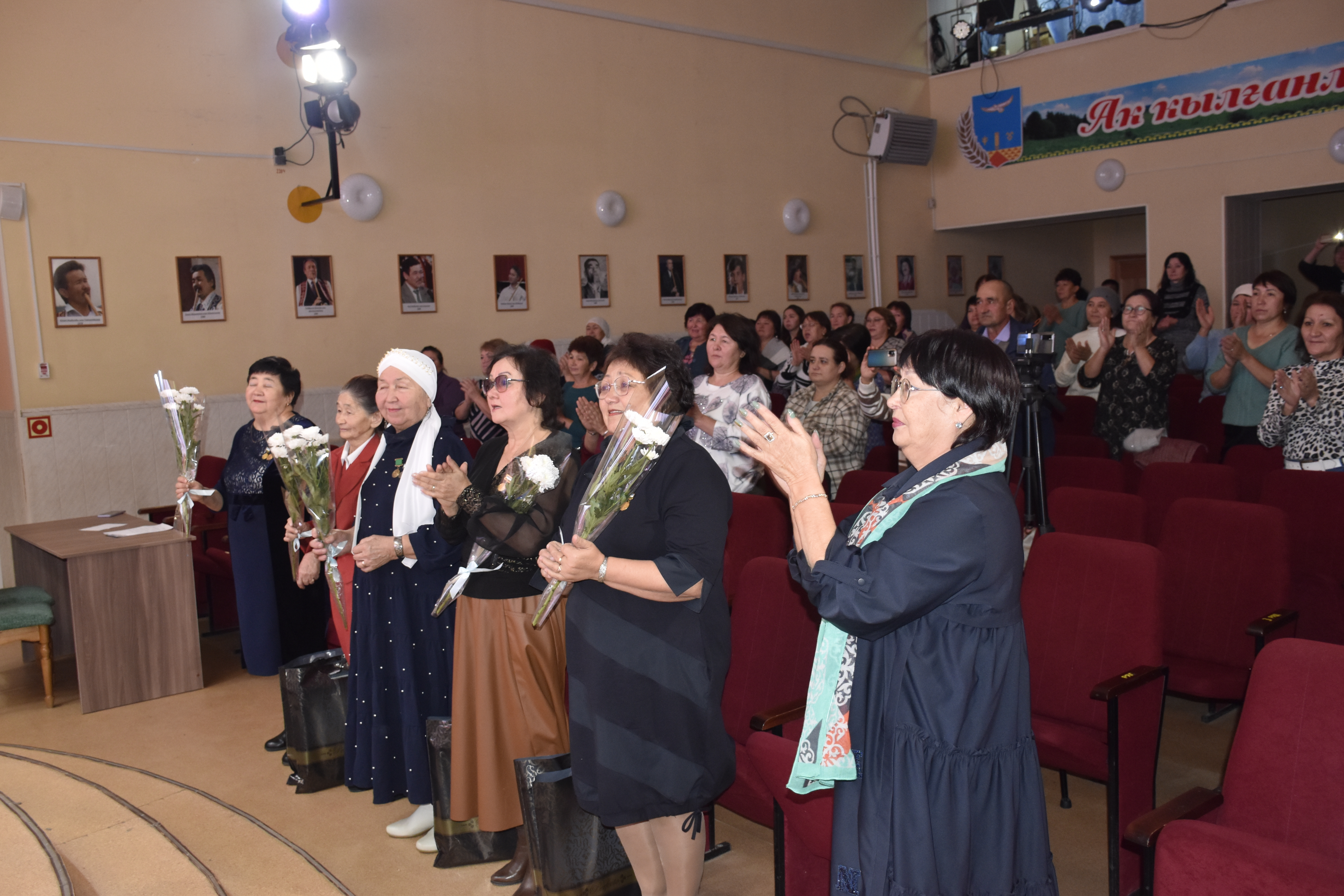 В районном Доме культуры чествовали ветеранов-юбиляров сферы культуры Хайбуллинского района