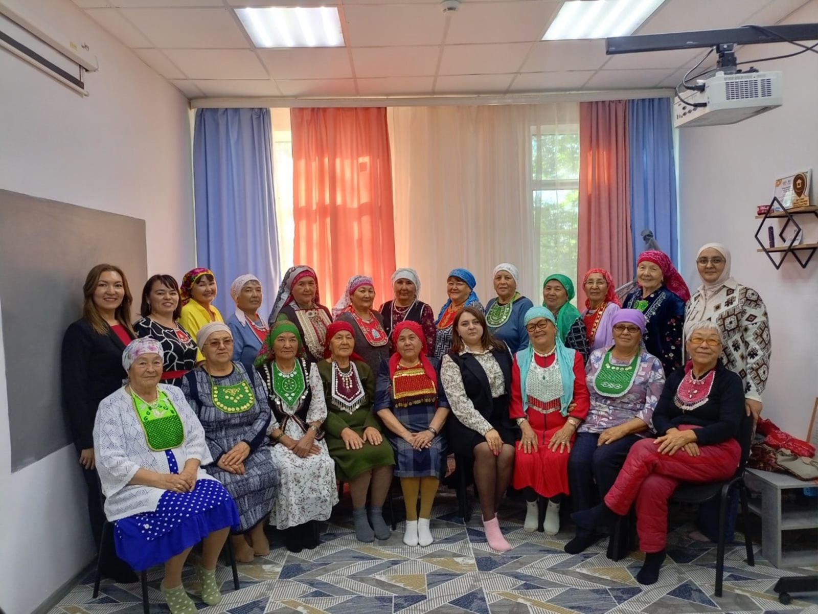 Семья помогает семье