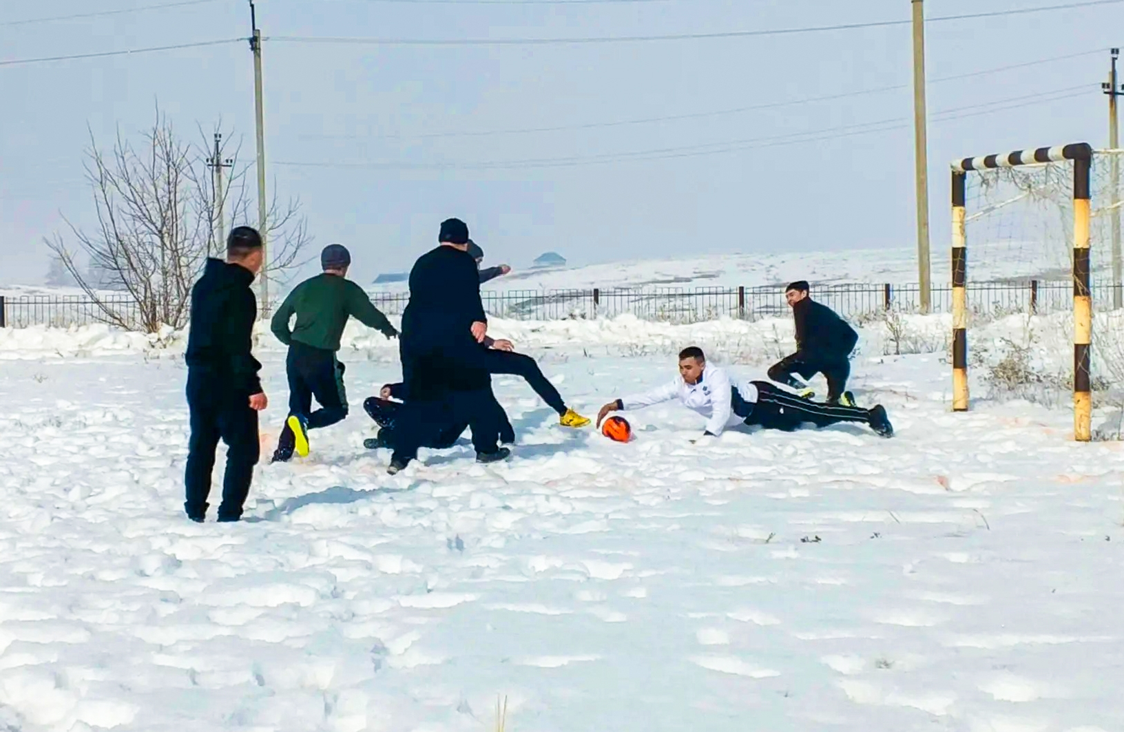 Бурибаевский ГОК закрыл зимний спортивный сезон турниром «Снежный мяч»