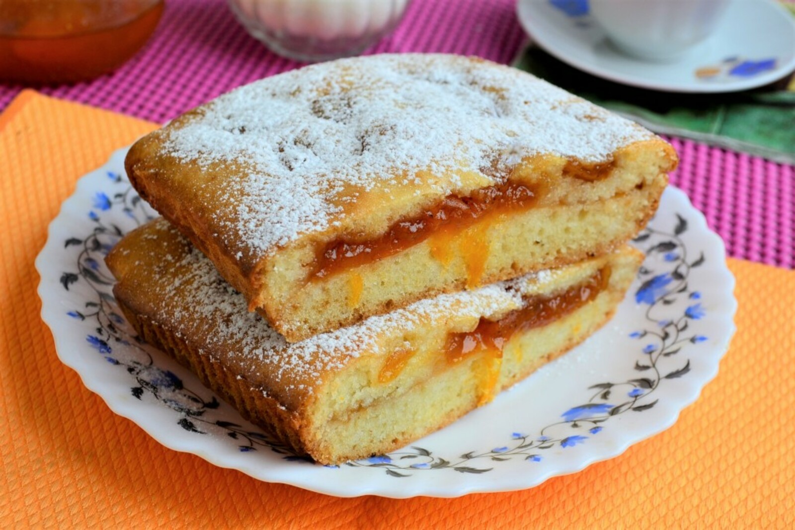 Заливной пирог с вареньем за полчаса: простой рецепт