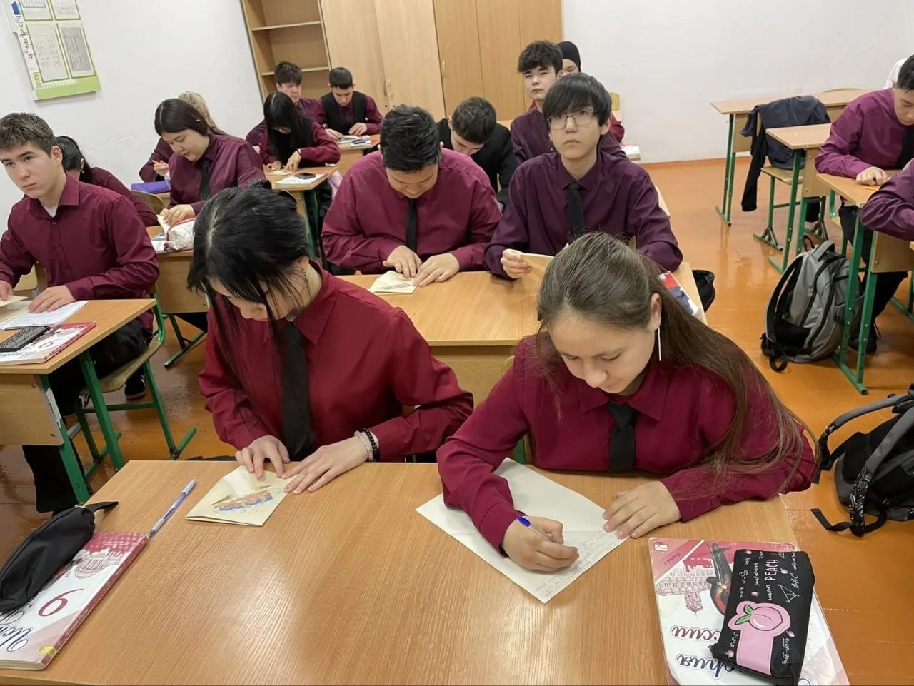 Хайбуллинские школьники пишут весточки солдатам на передовой