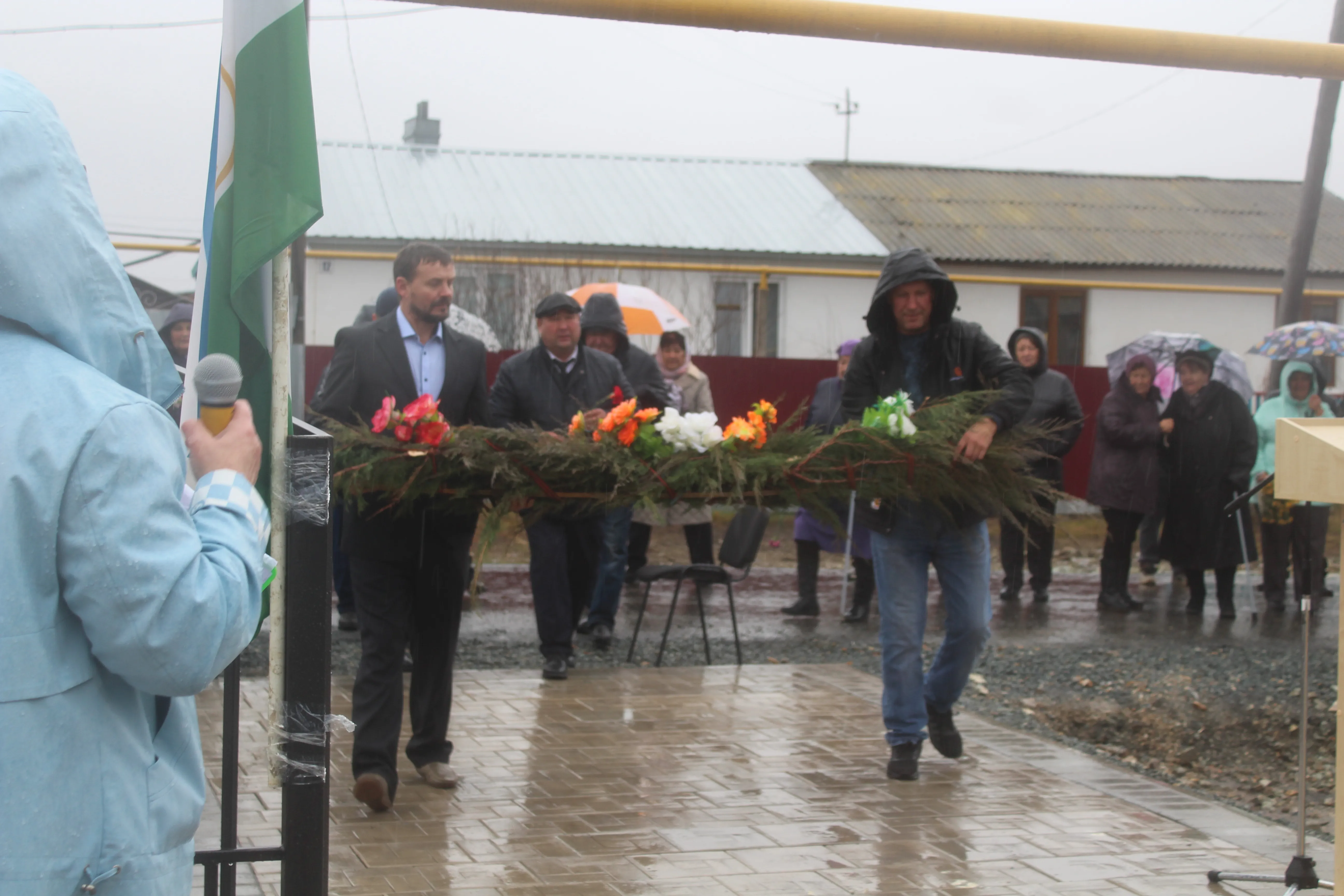 В селе Савельевка открылся обновленный памятник