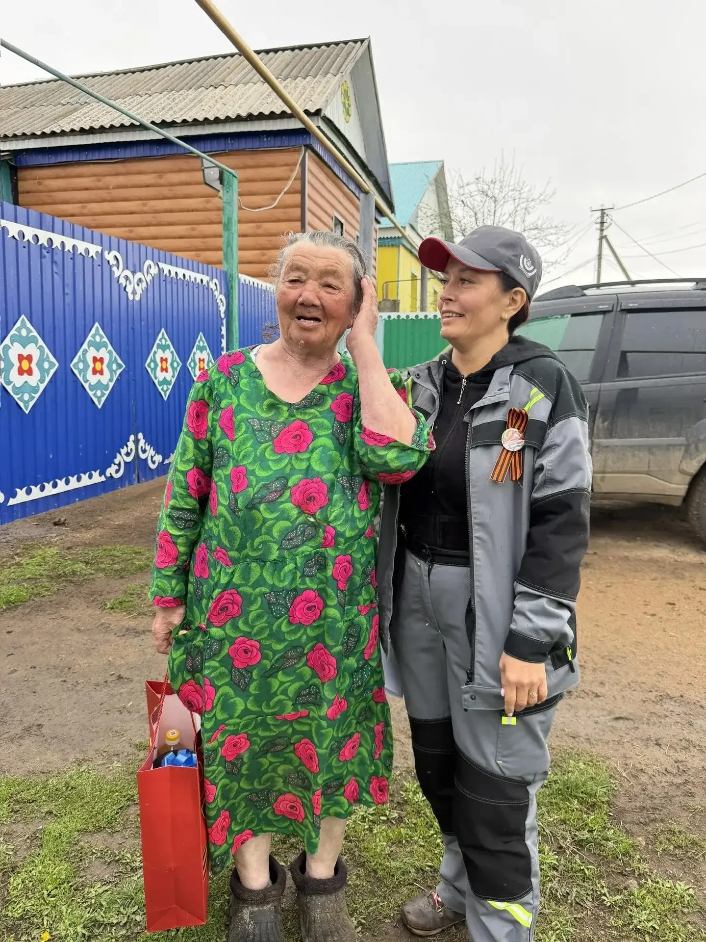 Сотрудники «Башмеди» поздравили детей войны с Днём Победы