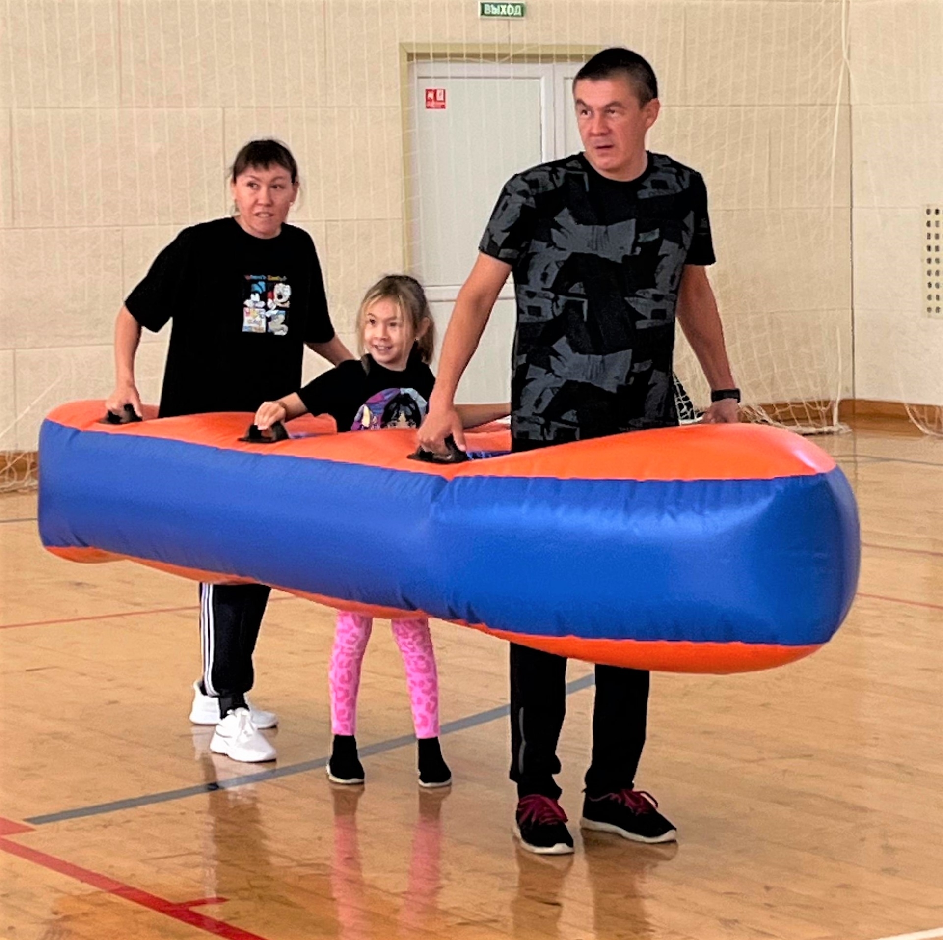 Спортивный праздник «Семь-Я» в физкультурно-оздоровительном комплексе «Горняк»