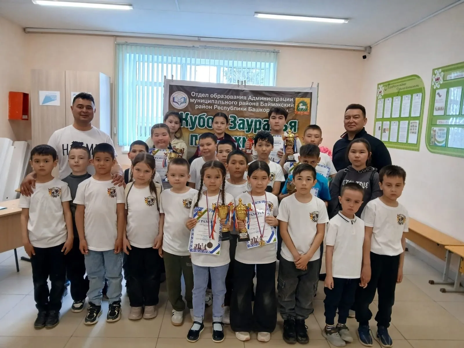 Восемь кубков — в копилку «Белой ладьи»!