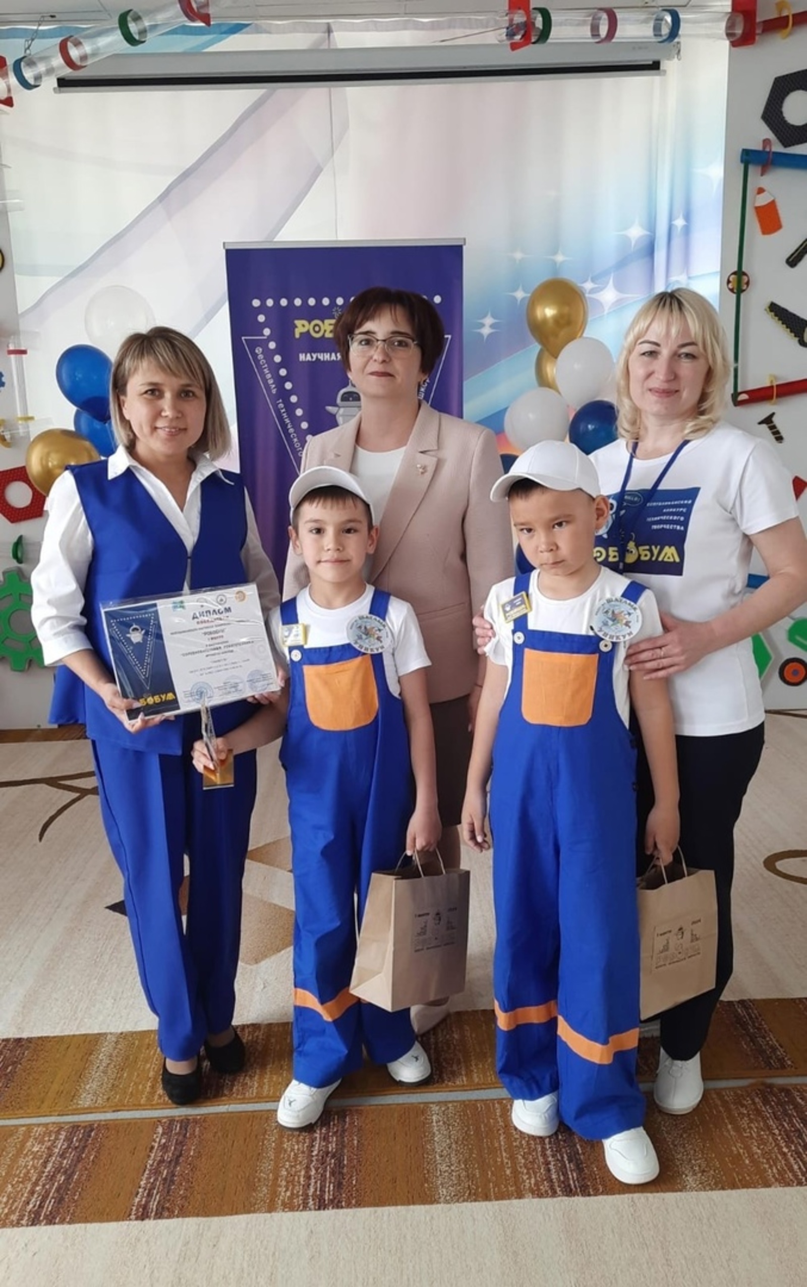 Команда детского сада "Шатлык" с.Акъяр стала победителем республиканского Фестиваля технического творчества "Робобум"