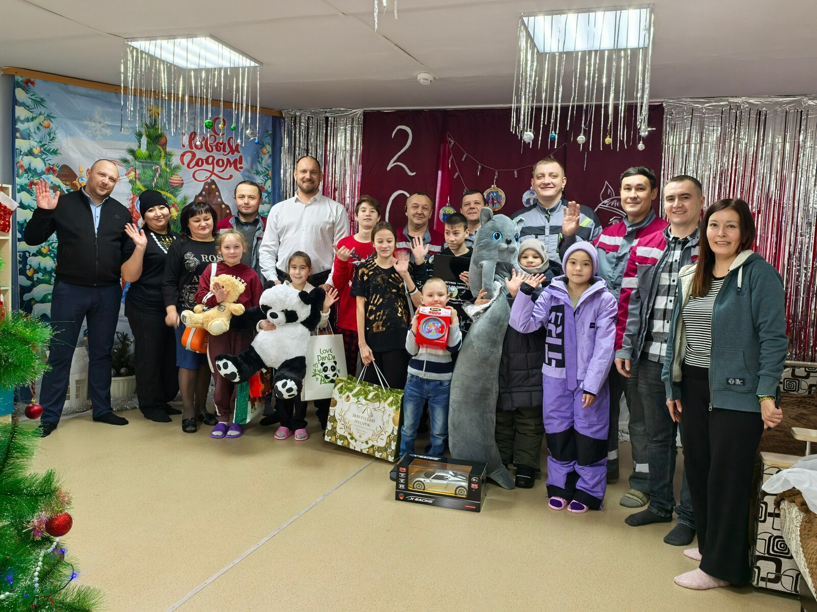 Башкирская медь» подарила новогодние подарки детям Хайбуллинского района