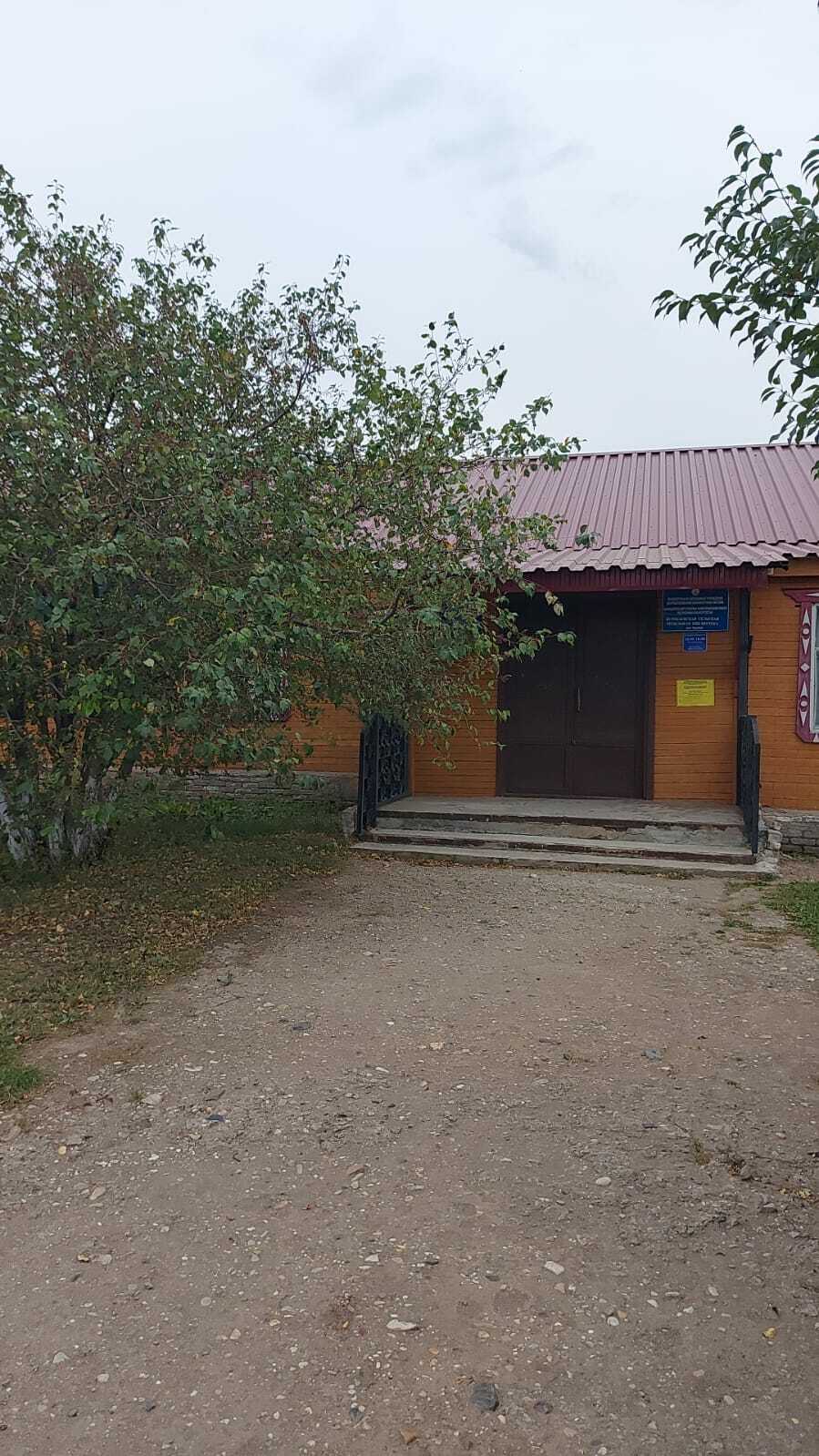 Теперь книги под надежной крышей