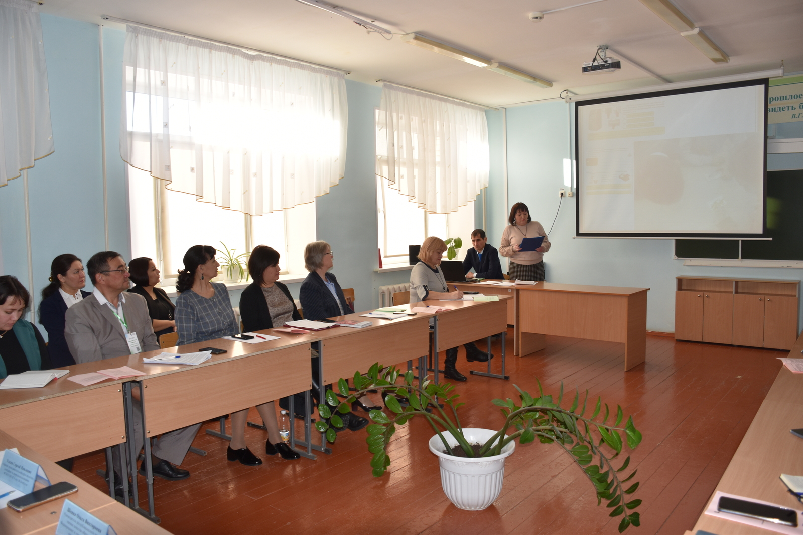 На базе школы села Бурибай прошел семинар «Об особенностях введения федеральных основных общеобразовательных программ».