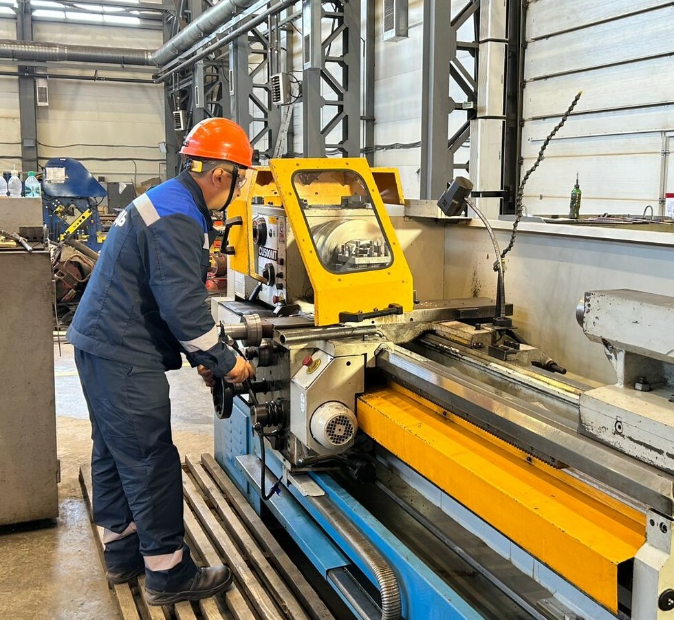 В «Башмеди» определили лучшего токаря