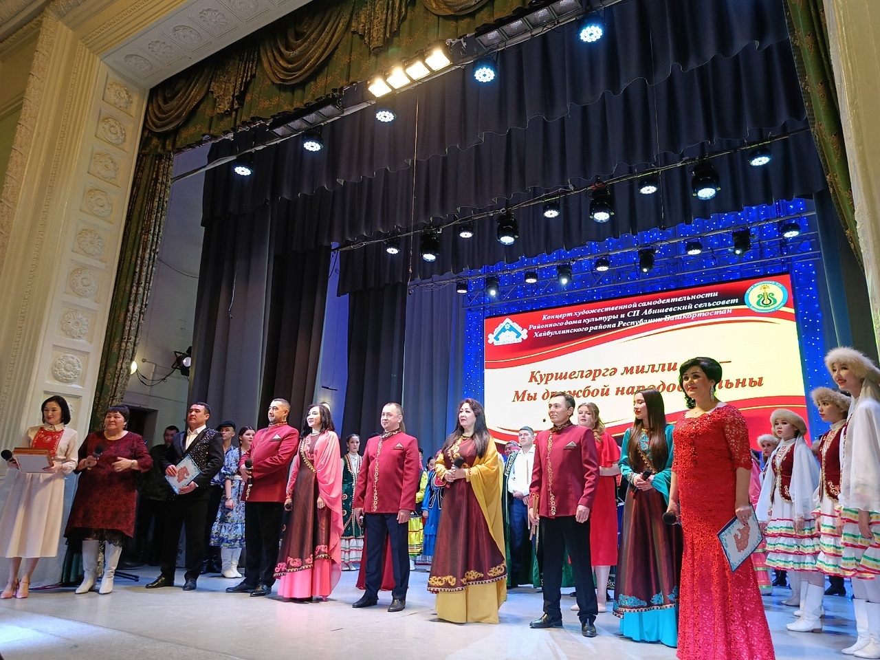 Жители села Большеабишево, участники конкурса "Трезвое село", выступили с концертом для соотечественников Оренбургской области