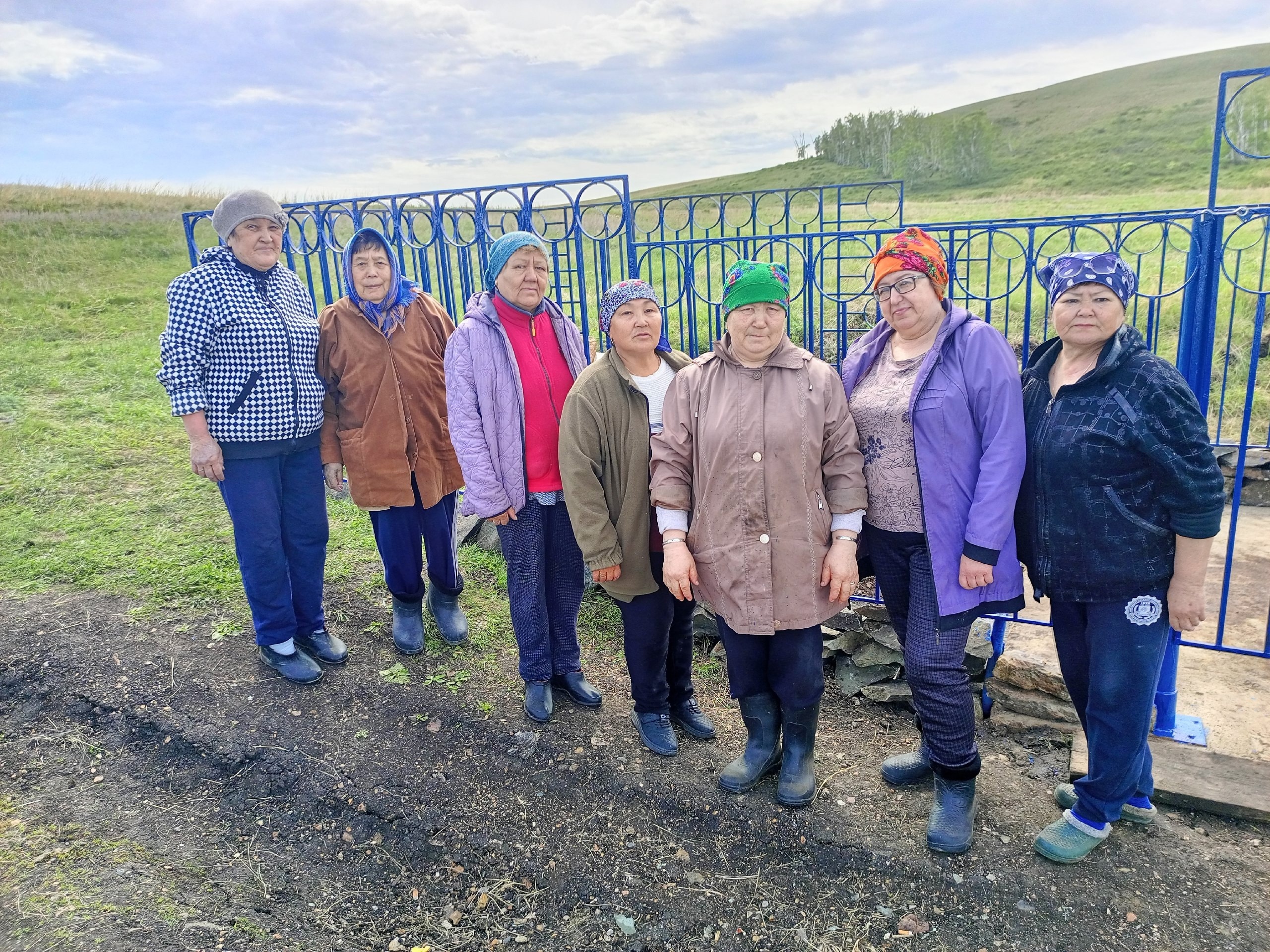 Жители села Уфимский  своими силами облагородили старинный родник