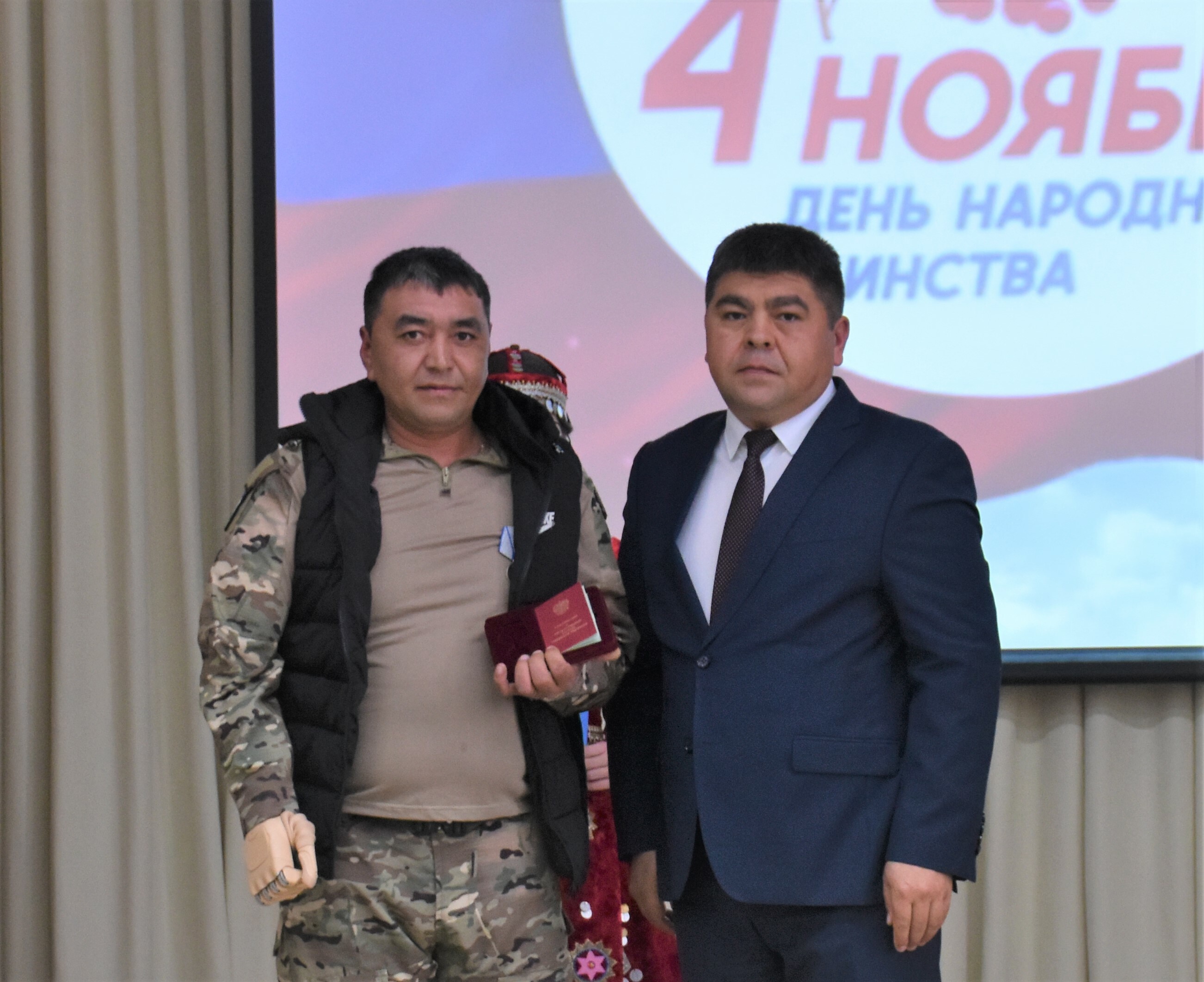 Заслуженные награды вручили хайбуллинцам ко Дню народного единства