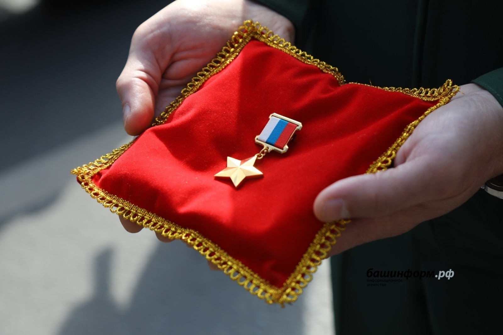 В Башкирии простились с Героем России, предотвращен рейдерский захват