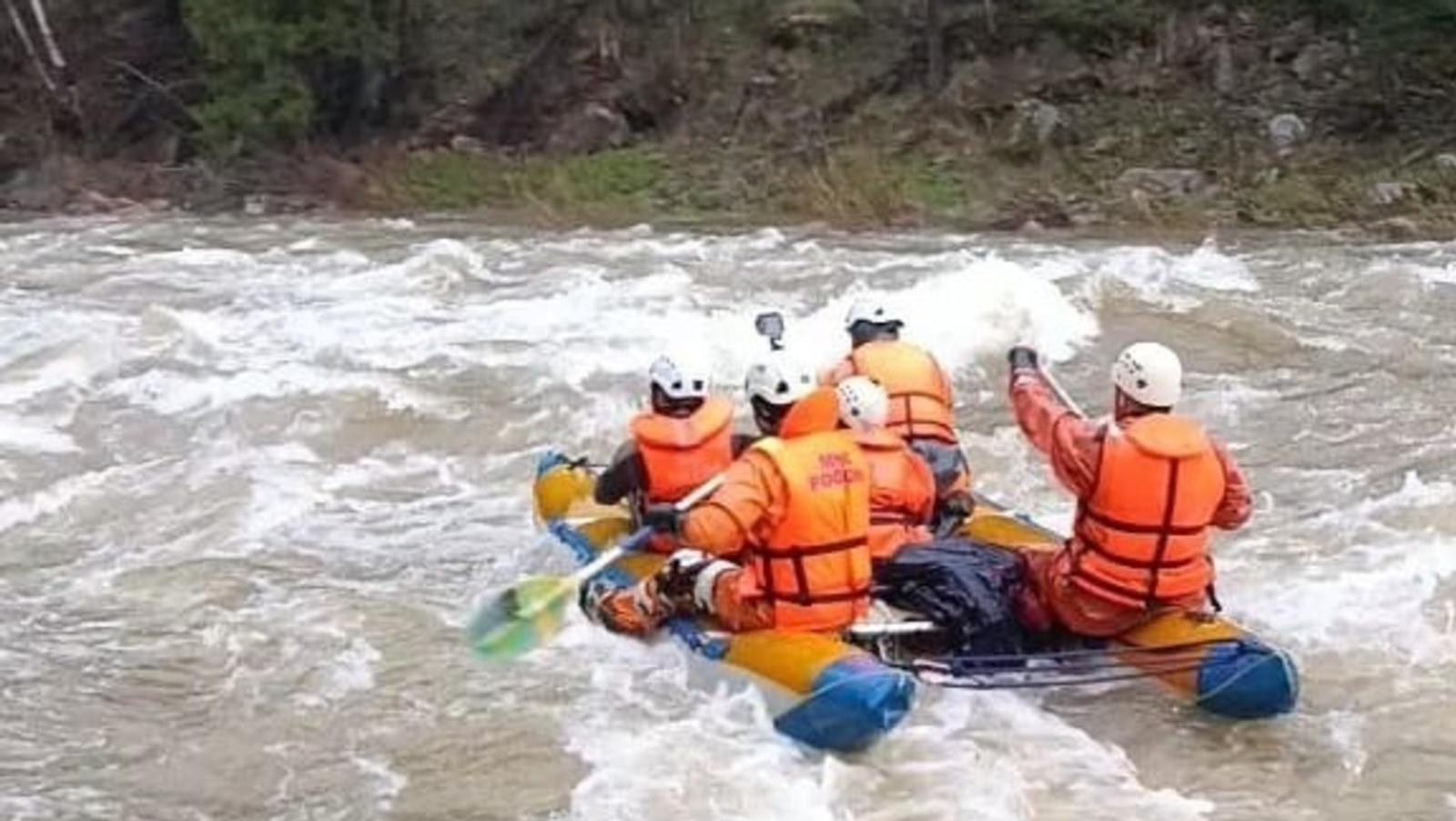 МЧС Башкирии обеспечивает безопасность сплавляющихся на опасных участках