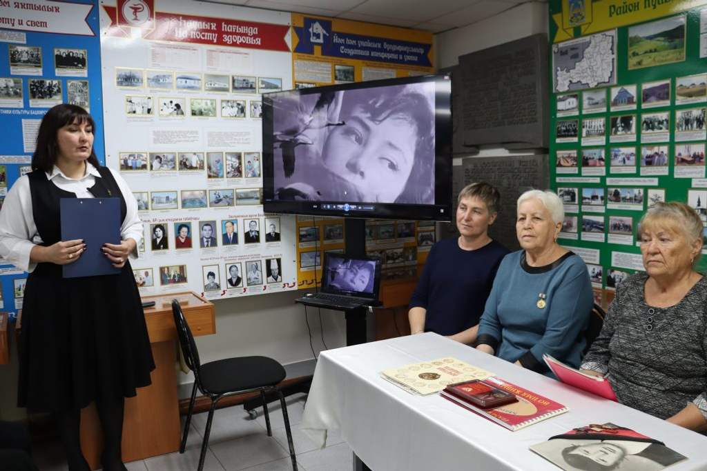 Журавлями белыми пролетая в небе…