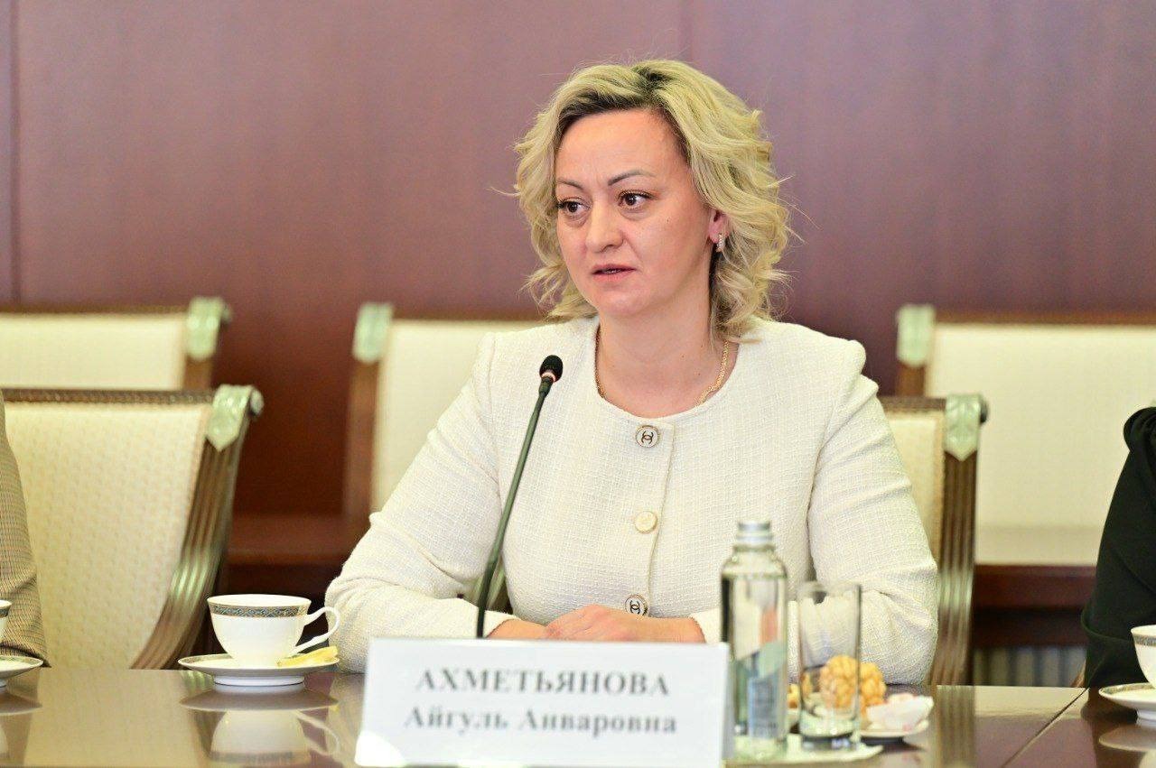 Радий Хабиров наградил победителей конкурса для директоров сельских школ