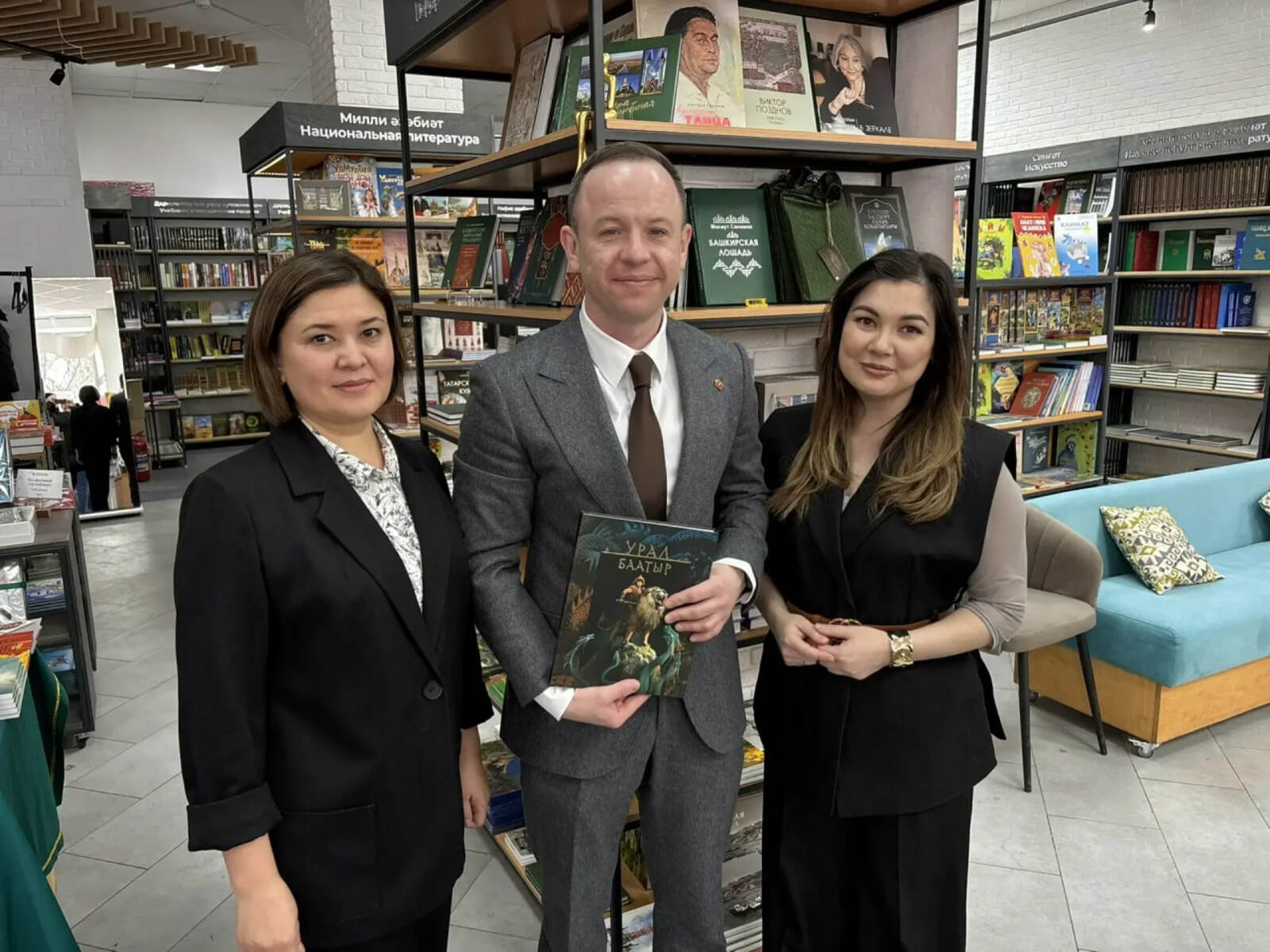 Зампред правительства Челябинской области оценил книги Башкортостана