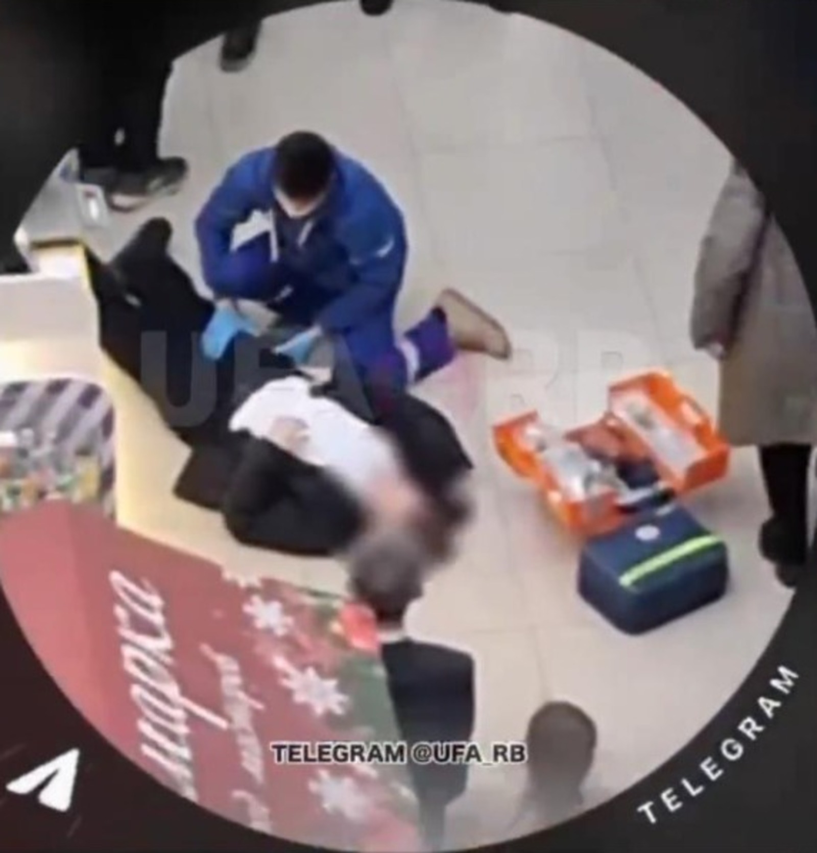 В Башкирии подросток рухнул со второго этажа ТЦ