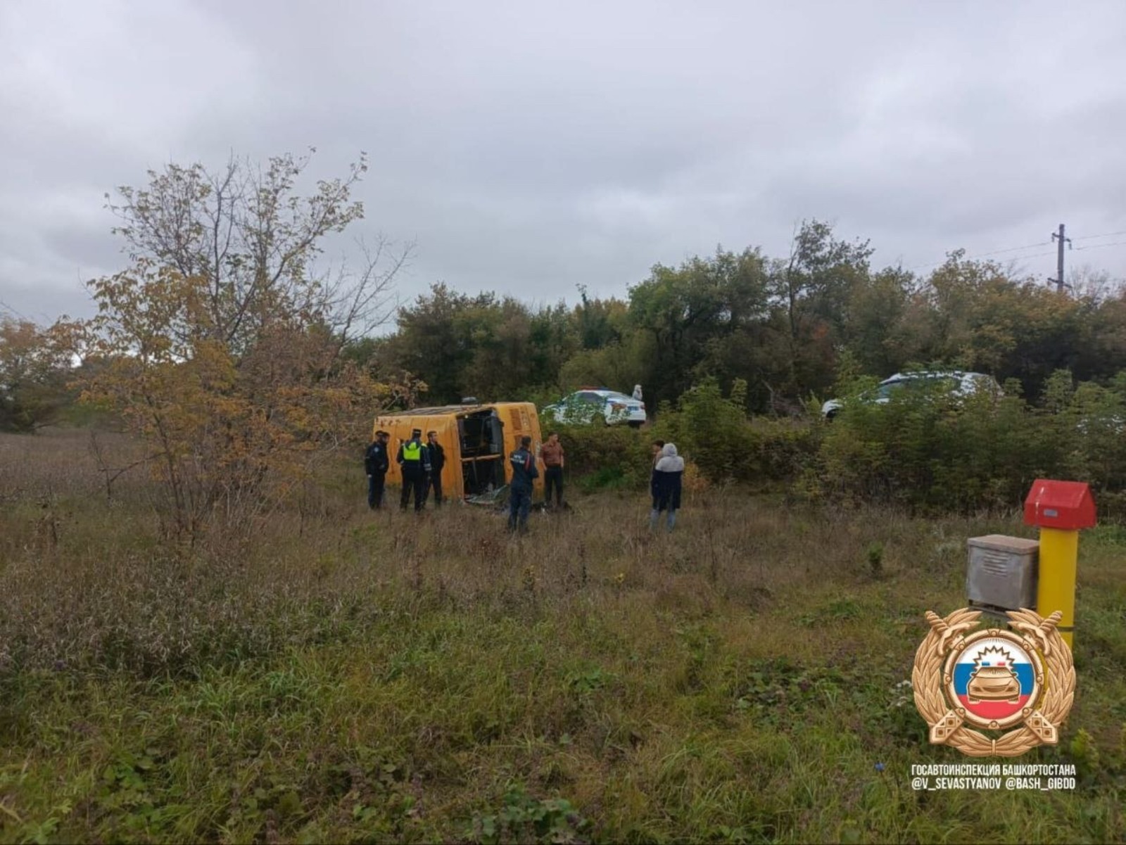 В Башкирии опрокинулся школьный автобус с подростками в салоне