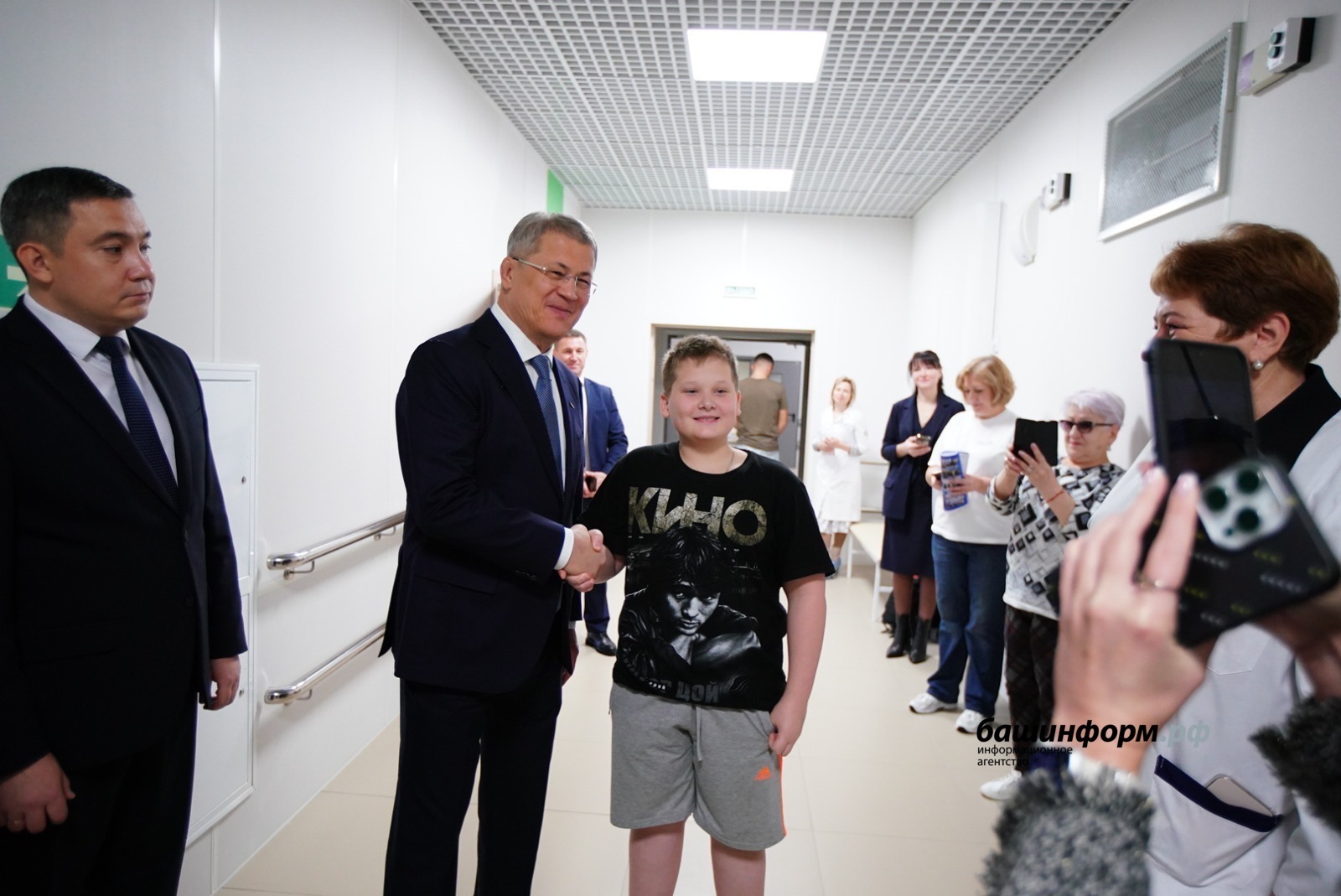 Глава Башкирии осмотрел комплекс «Салют» и пообщался с подопечными