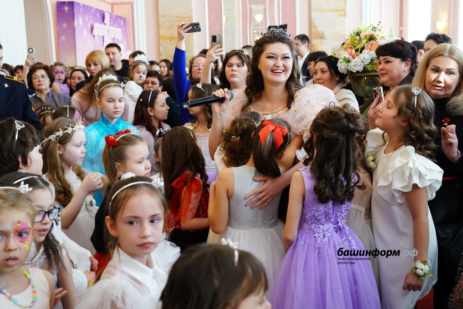 В преддверии праздника весны в Уфе прошел «Бал маленьких принцесс»