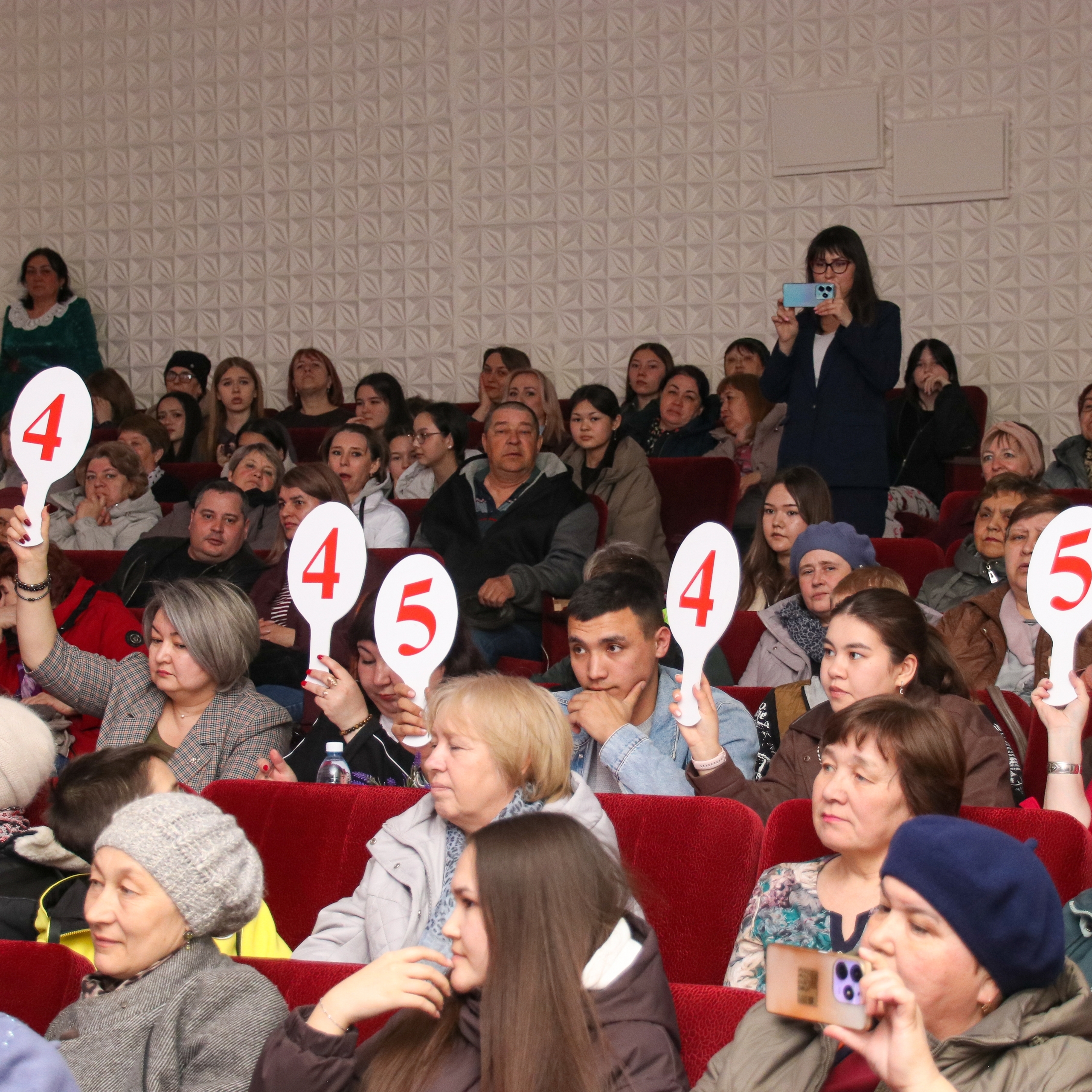 Первый тур "Битвы хоров" собрал аншлаг и объединил песни народов мира