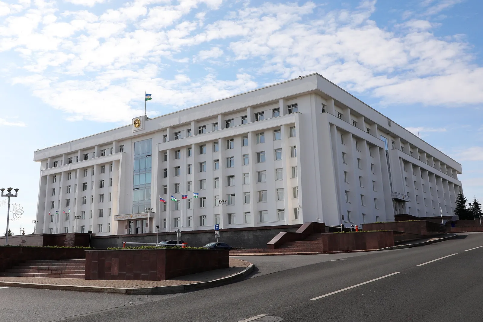 Глава Башкортостана Радий Хабиров поздравил муниципальных служащих республики