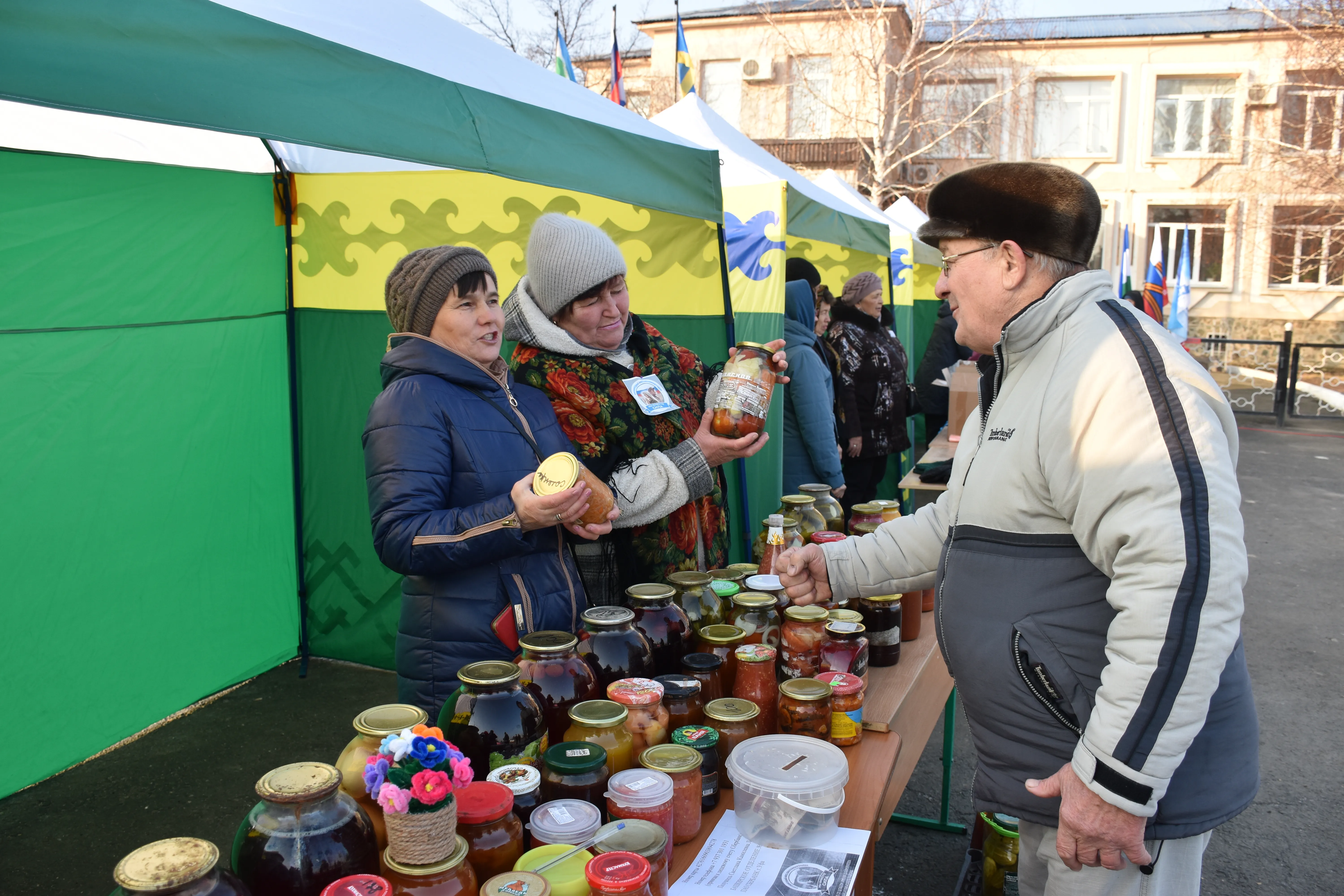 «СВОих не бросаем»