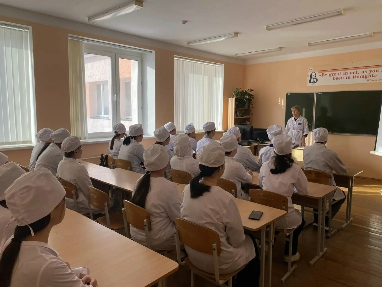 Коммуникативный мост между студентами и опытными врачами