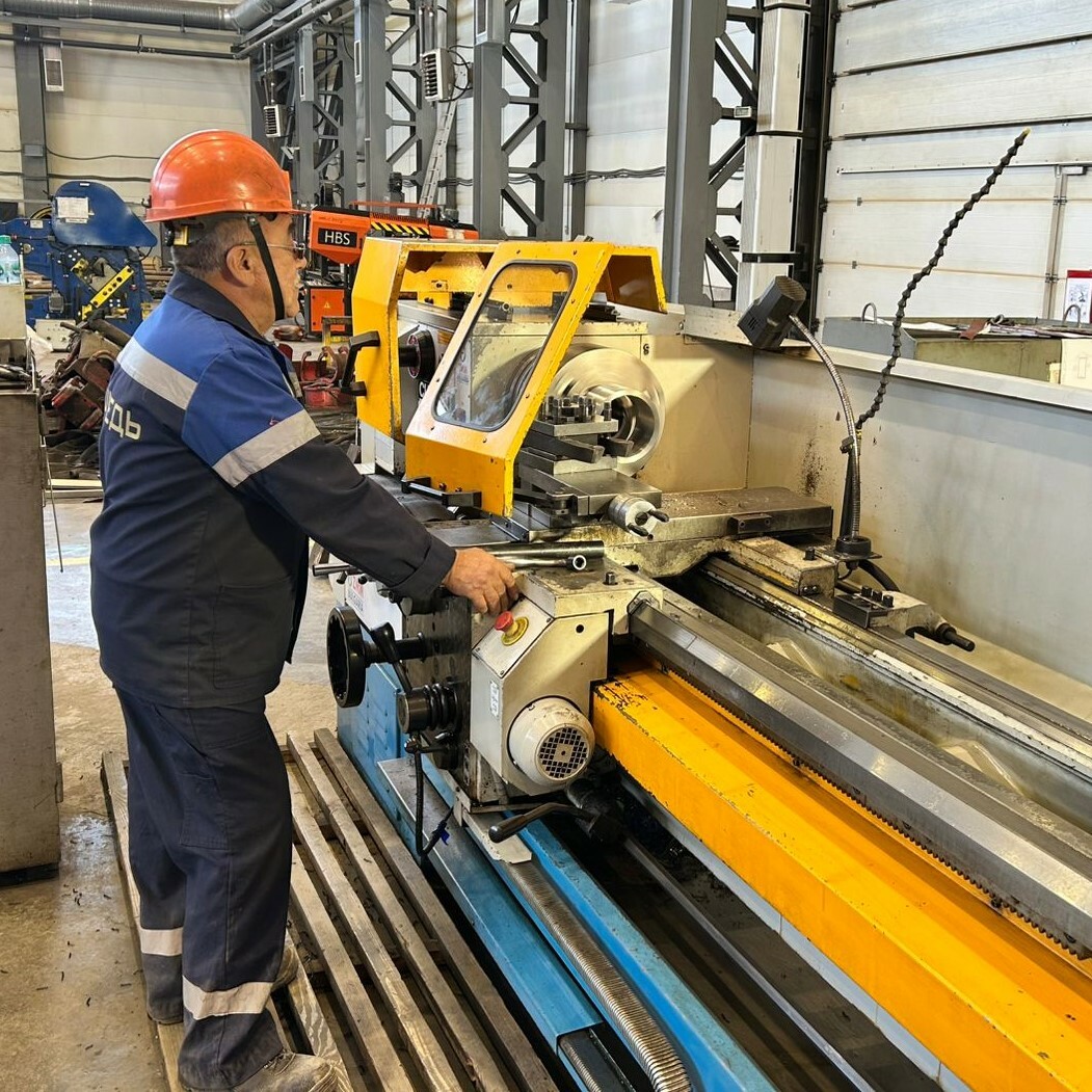 В «Башмеди» определили лучшего токаря