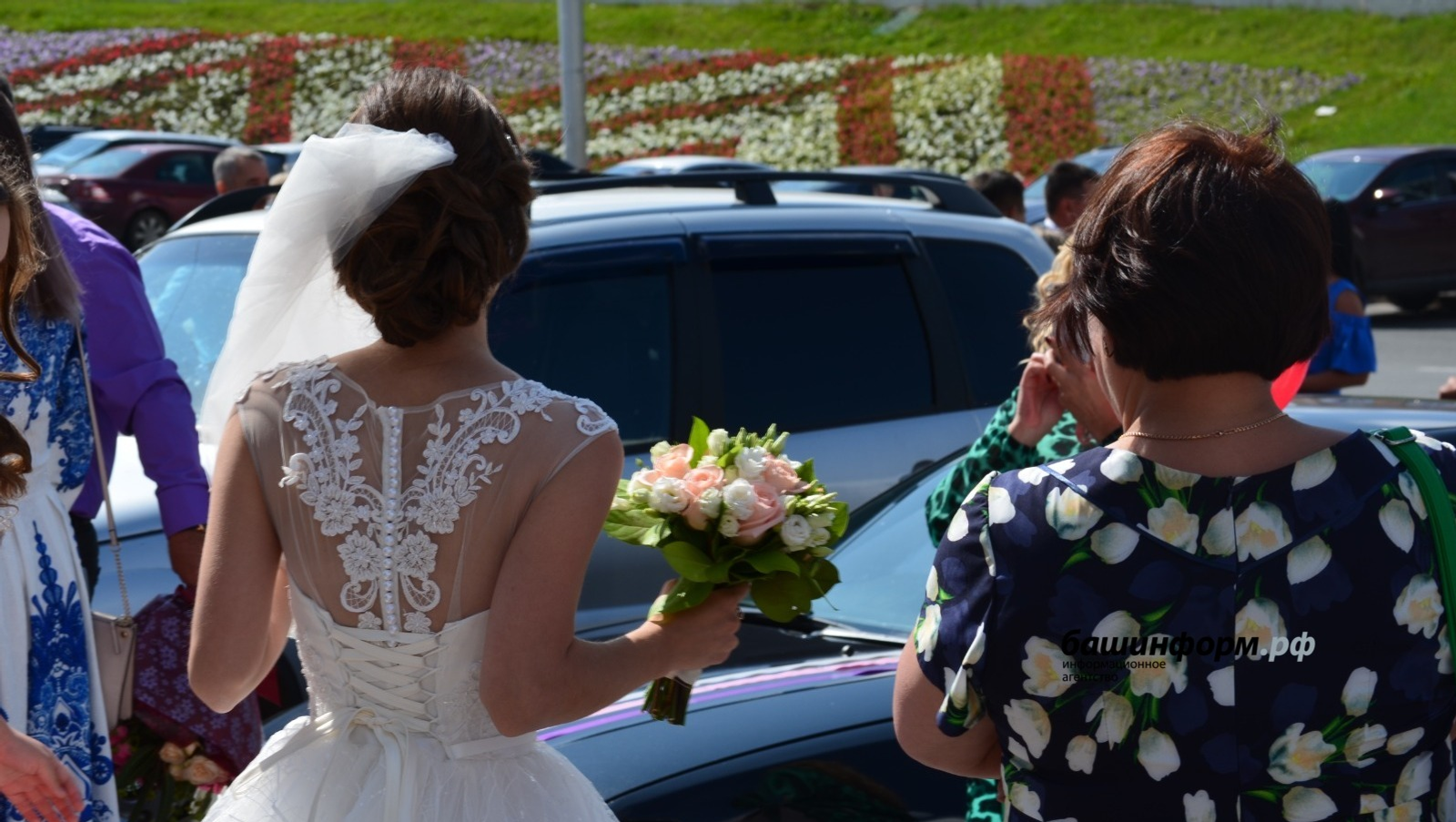 В День семьи, любви и верности в Башкирии зарегистрировали брак 105 пар