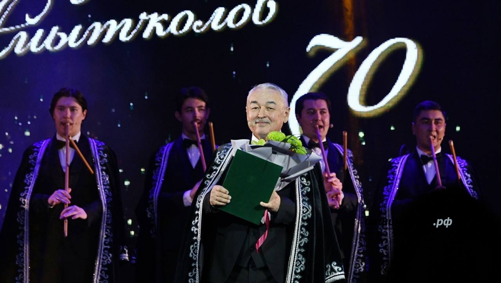 В Уфе руководитель Госансамбля кураистов Азат Аиткулов отметил юбилей