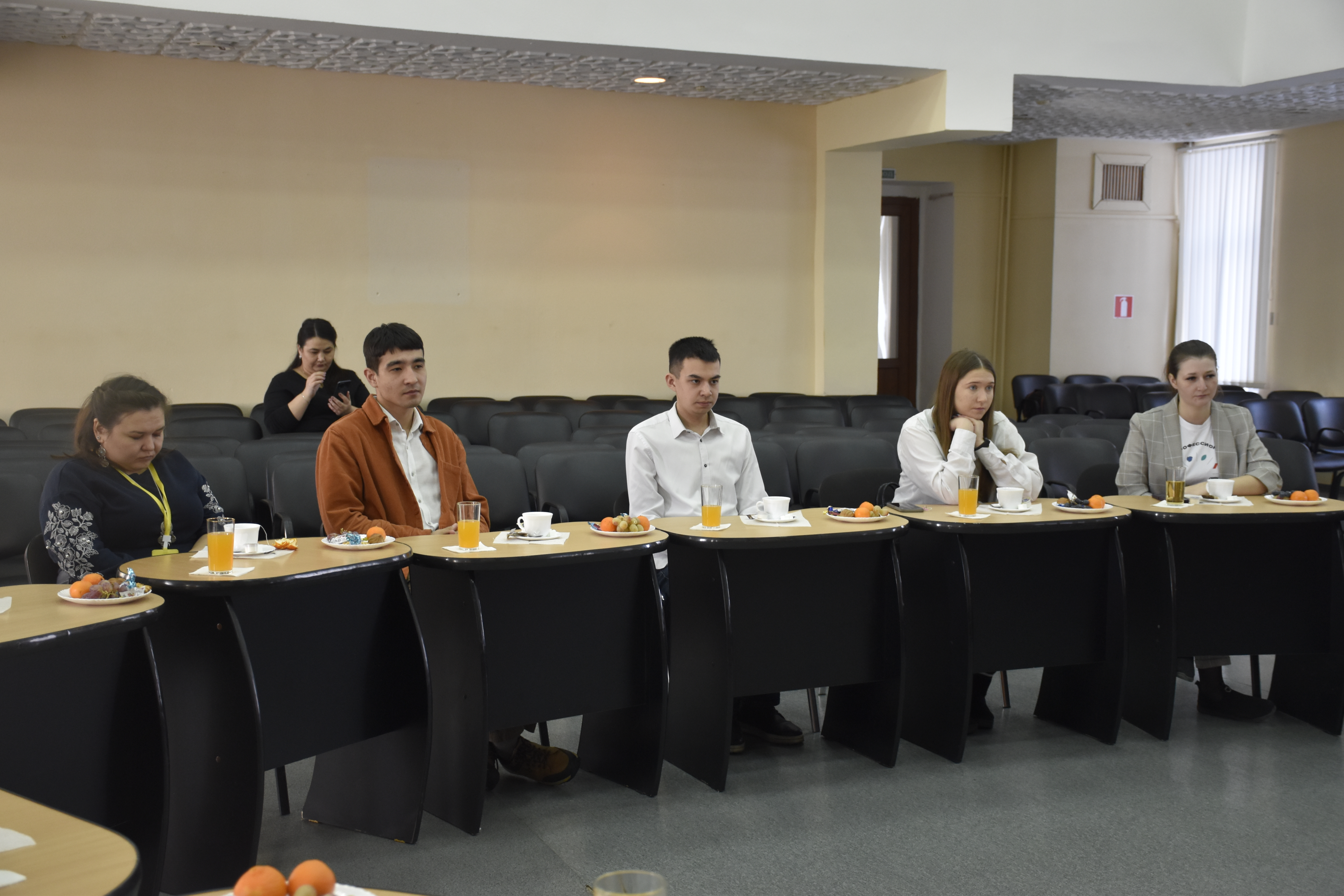 В Хайбуллинском районе студенты ссузов и вузов встретились с главой администрации района