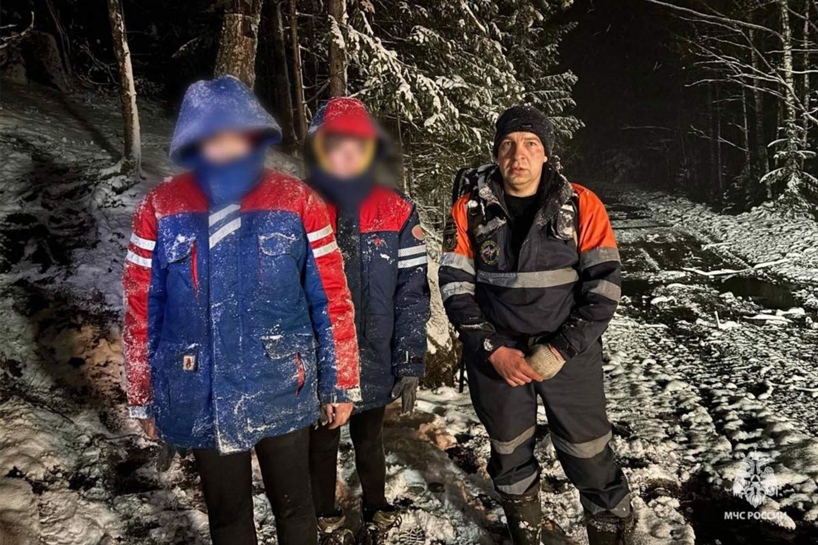 Две девушки оказались в ловушке непогоды на башкирских скалах