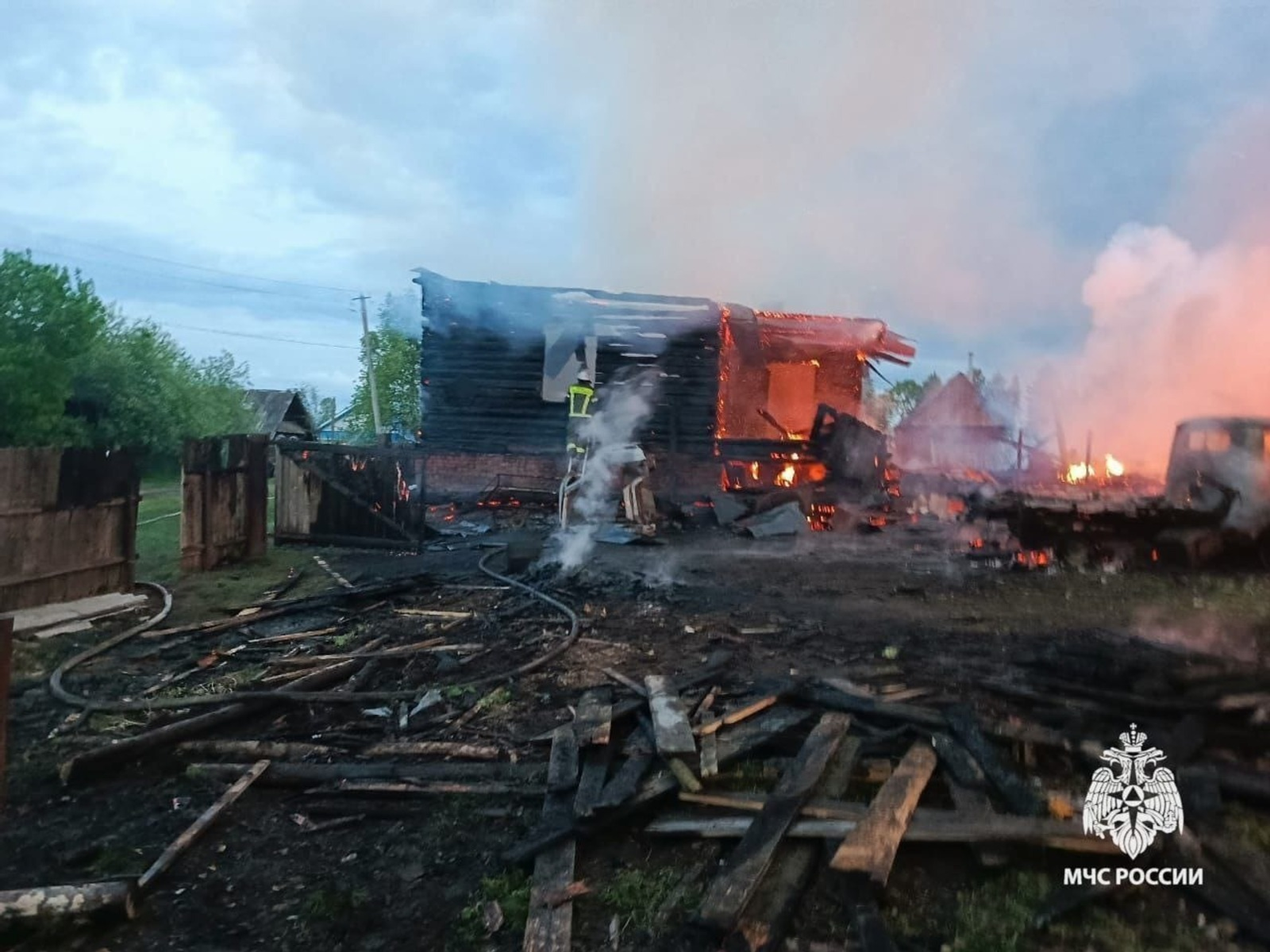 В Башкирии у многодетной семьи сгорело всё имущество