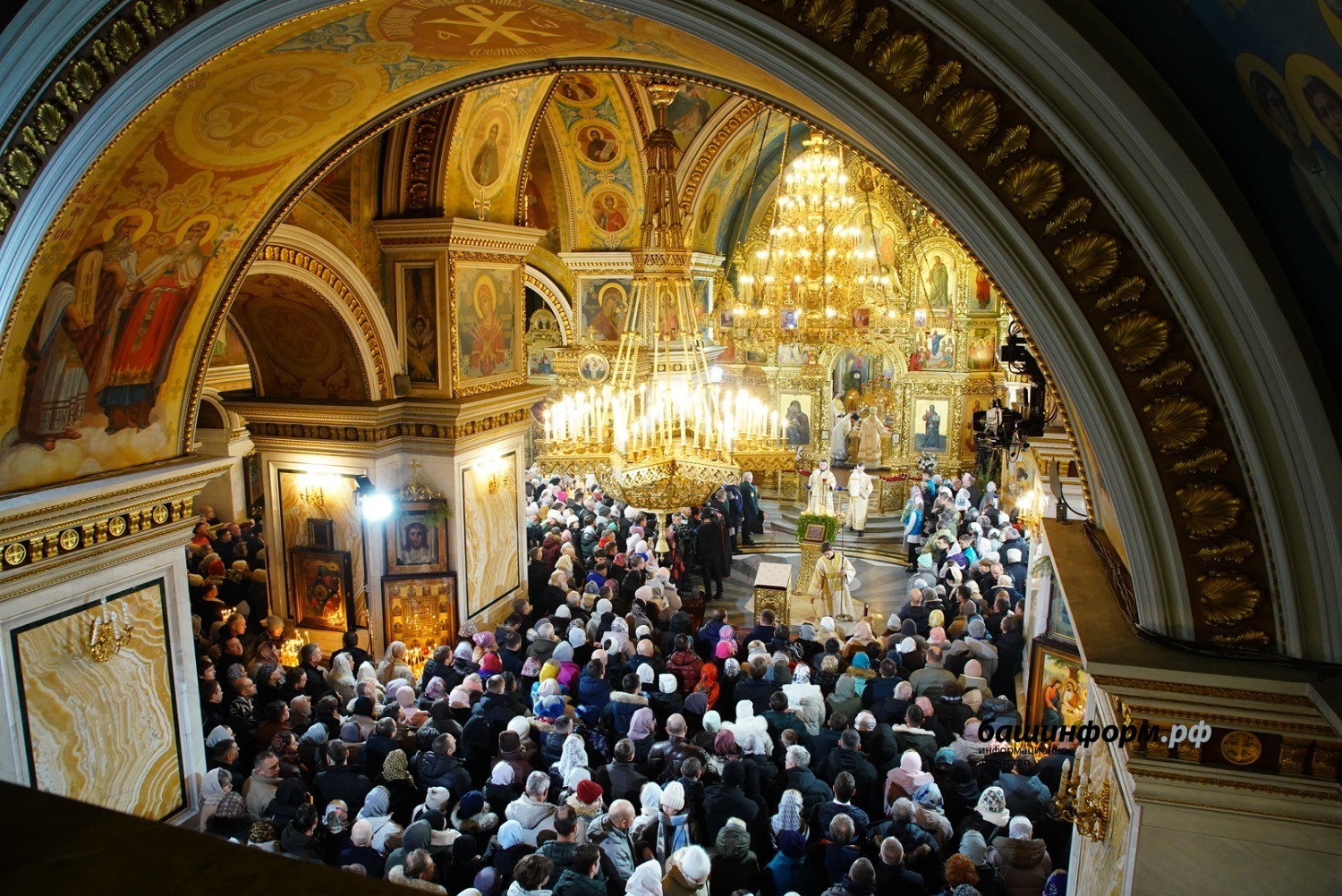 Как в Уфе прошли богослужения в ночь на Рождество – фоторепортаж