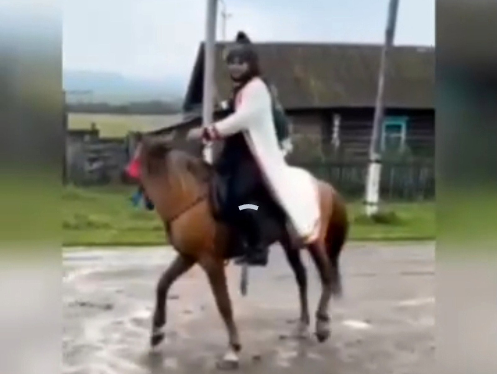 В Башкирии жених прискакал к своей невесте на коне