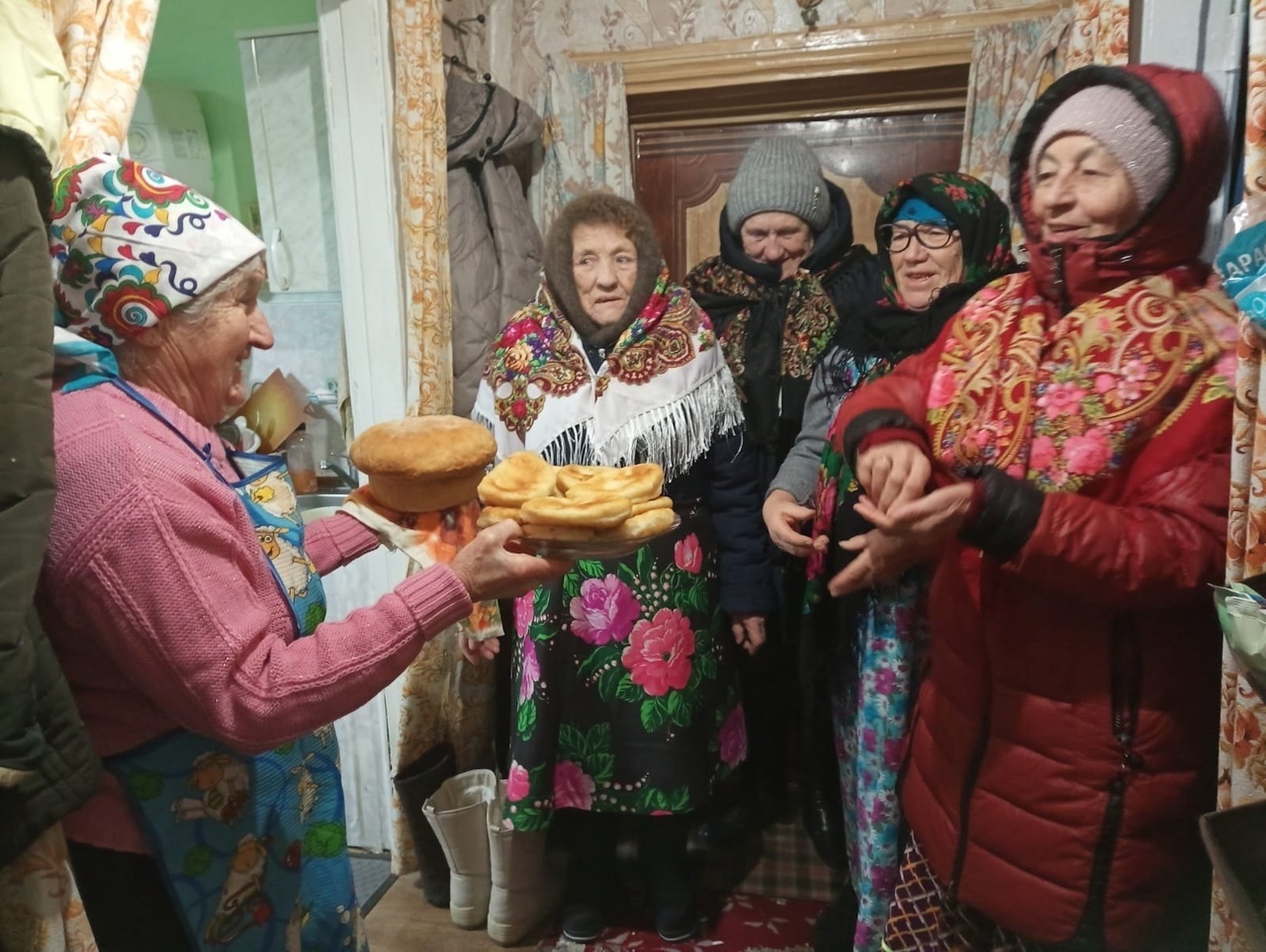 Жительницы села Татыр - Узяк провели веселый обряд "Колядки"