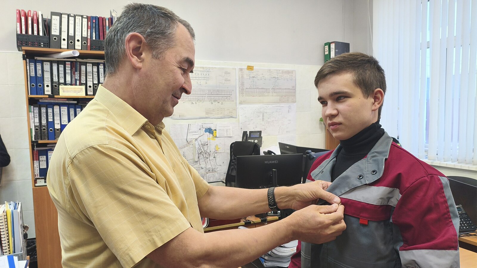 Новый сотрудник «Башмеди» Ильнур Байгутлин получил медный корпоративный значок