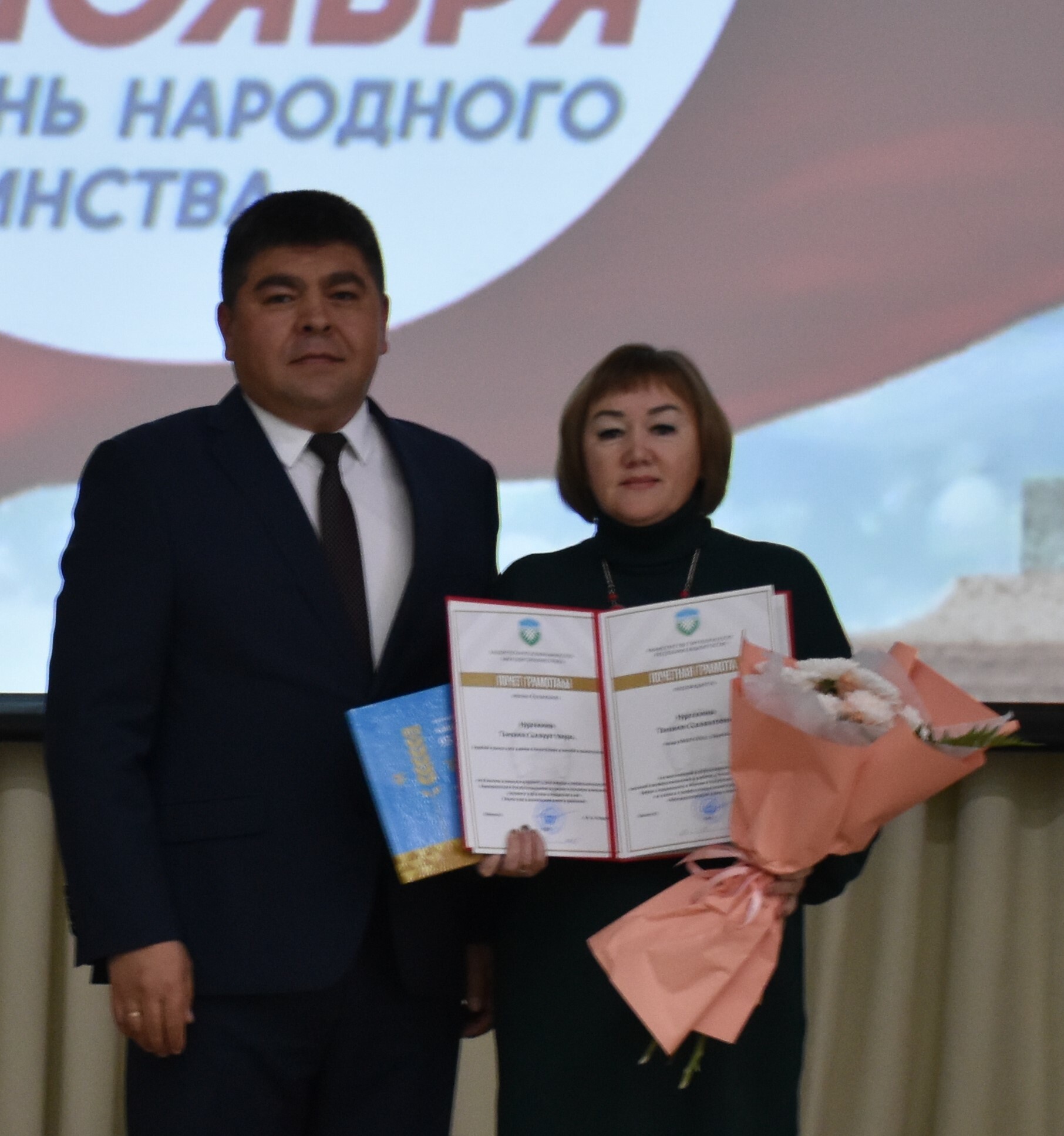 Заслуженные награды вручили хайбуллинцам ко Дню народного единства