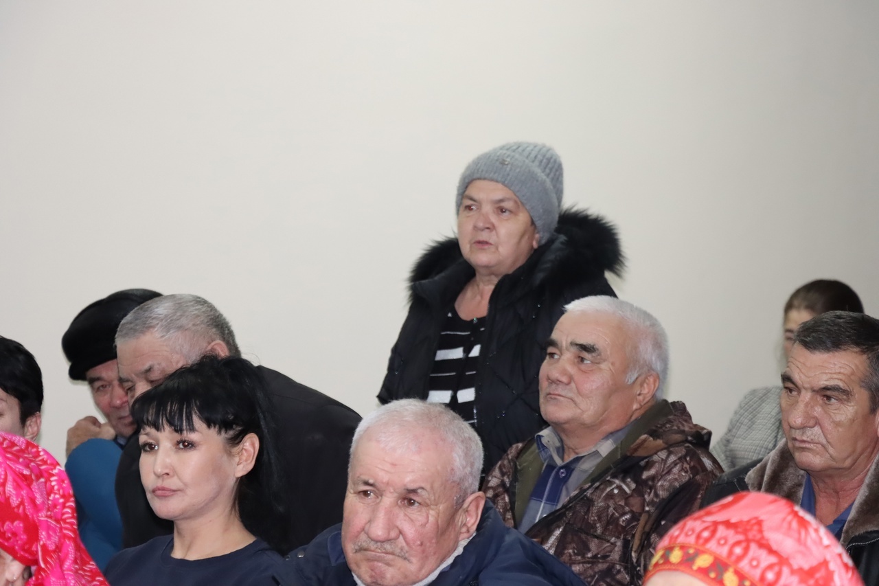 Глава Администрации Хайбуллинского района Рустам Шарипов проводит встречи с населением