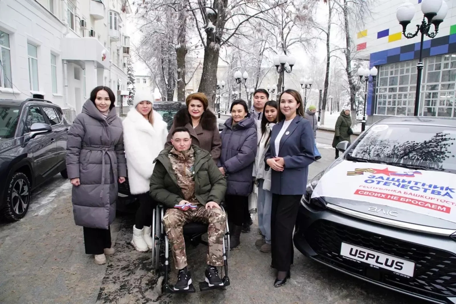 В Уфе ветеранам СВО вручили автомобили с ручным управлением