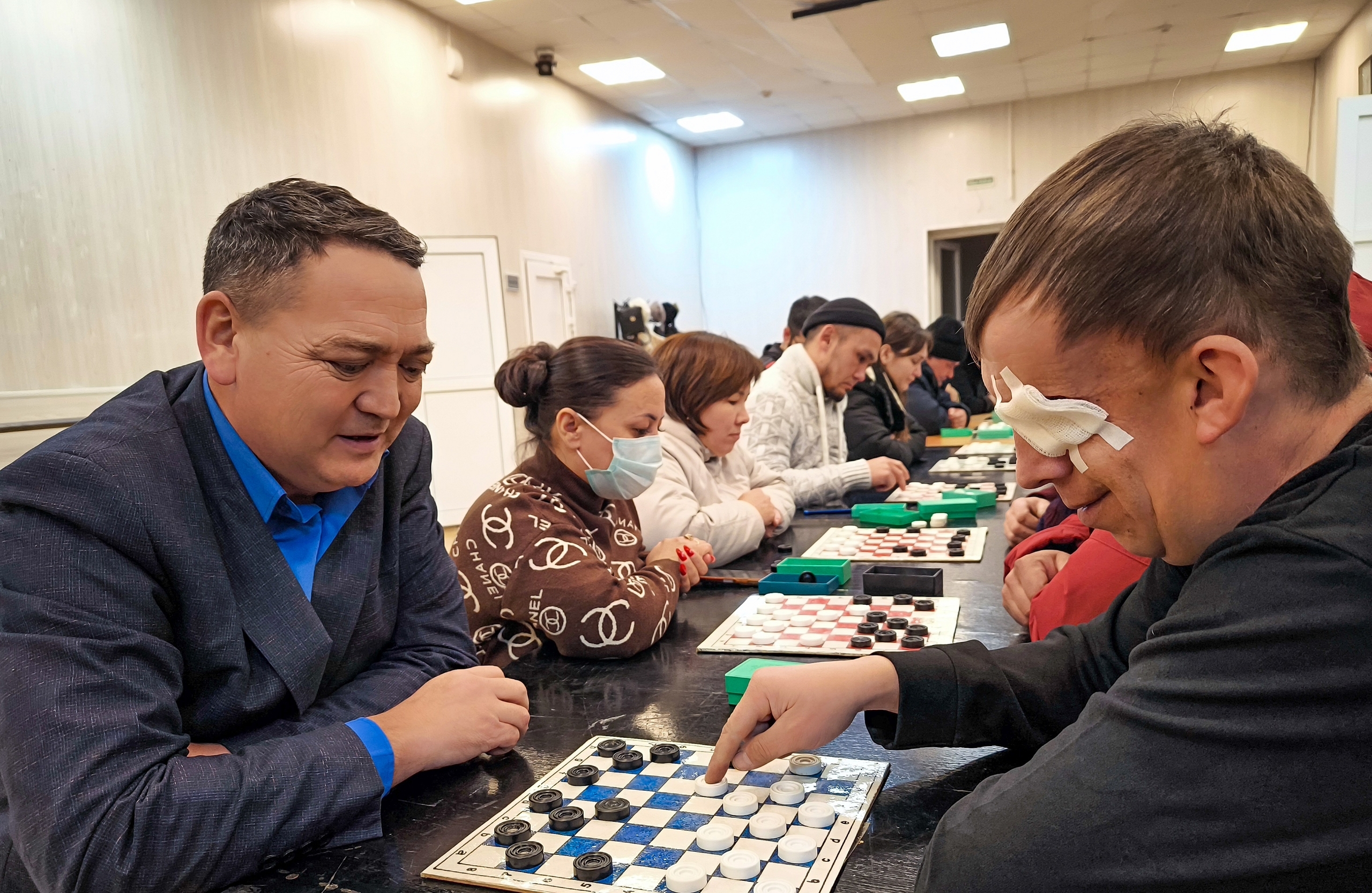 Шашечная корона нашла своих героев!