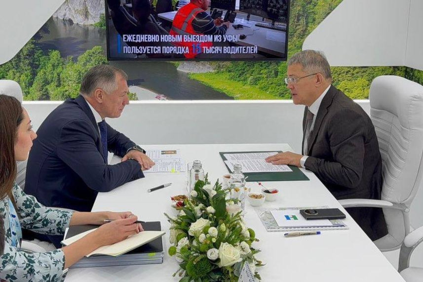 Глава Башкирии встретился с Маратом Хуснуллиным на «Транспортной неделе»