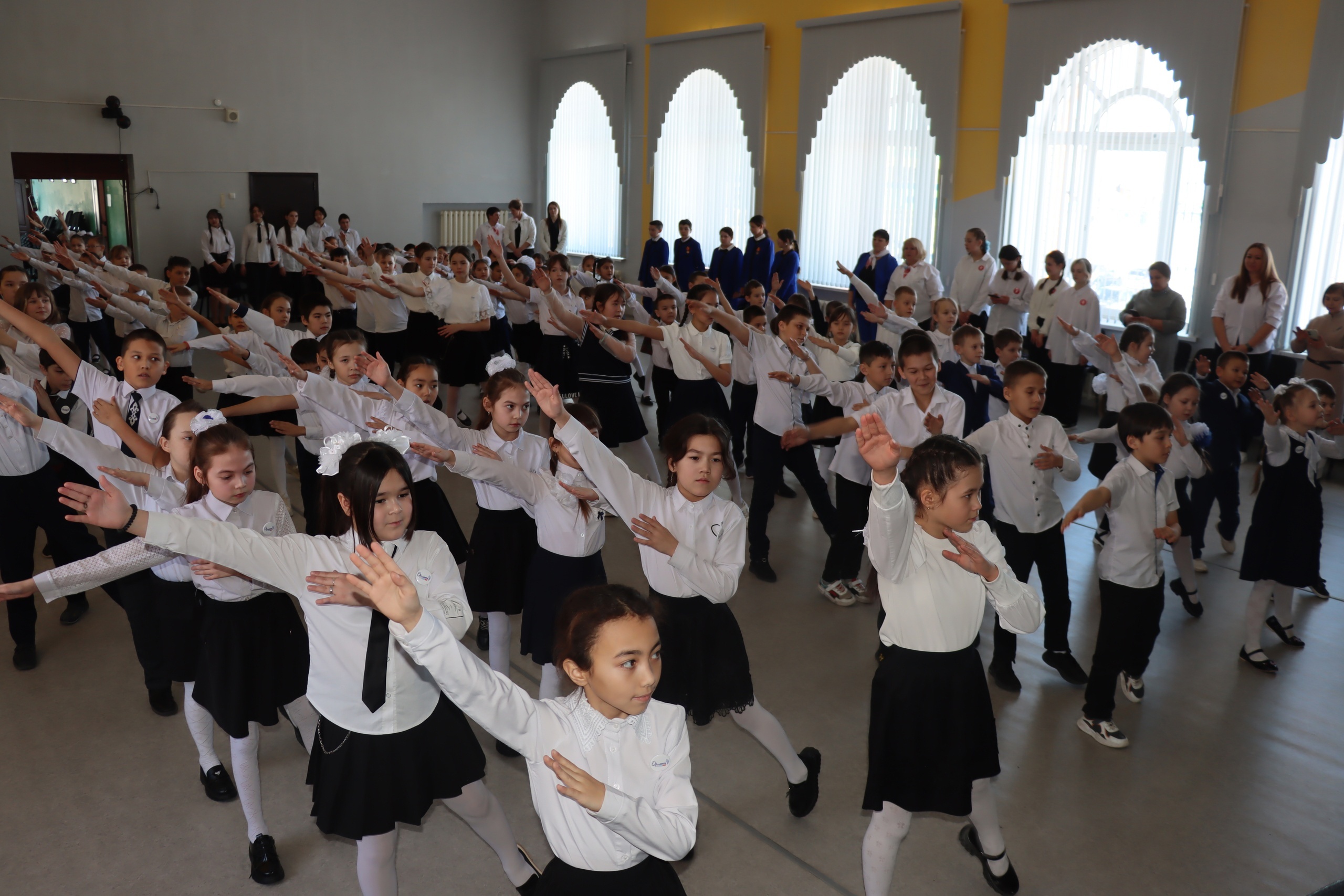 В школе с. Бурибай состоялась торжественная церемония посвящения обучающихся начальных классов в движение "Орлята России"