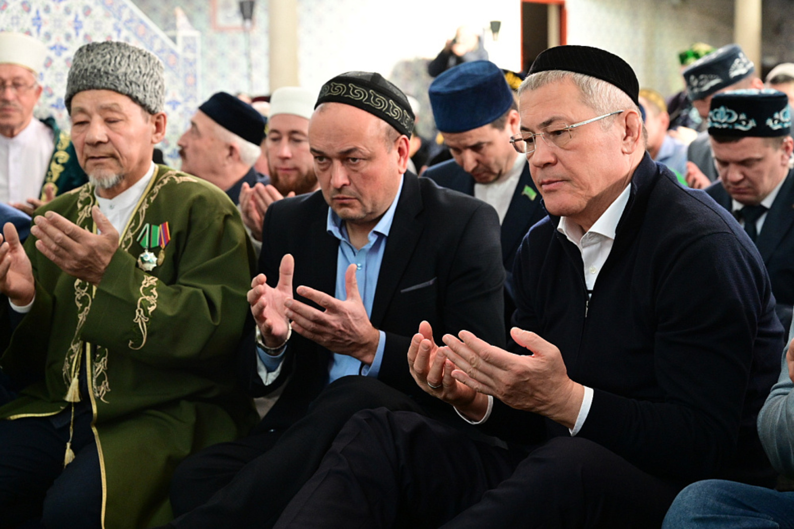 Радий Хабиров принял участие в коллективном намазе в честь Ураза-байрам