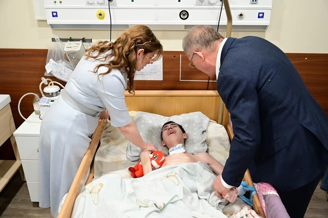 Радий Хабиров провёл старый Новый год в Уфимском хосписе