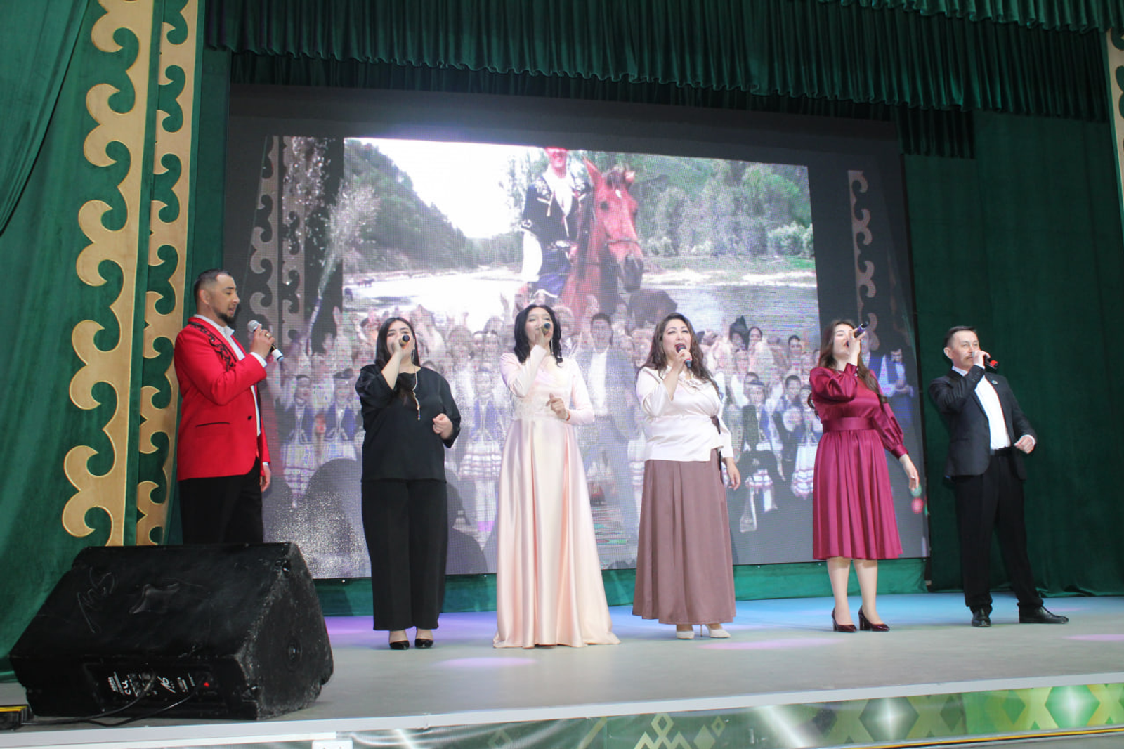 Тем, кто дарит людям прекрасное