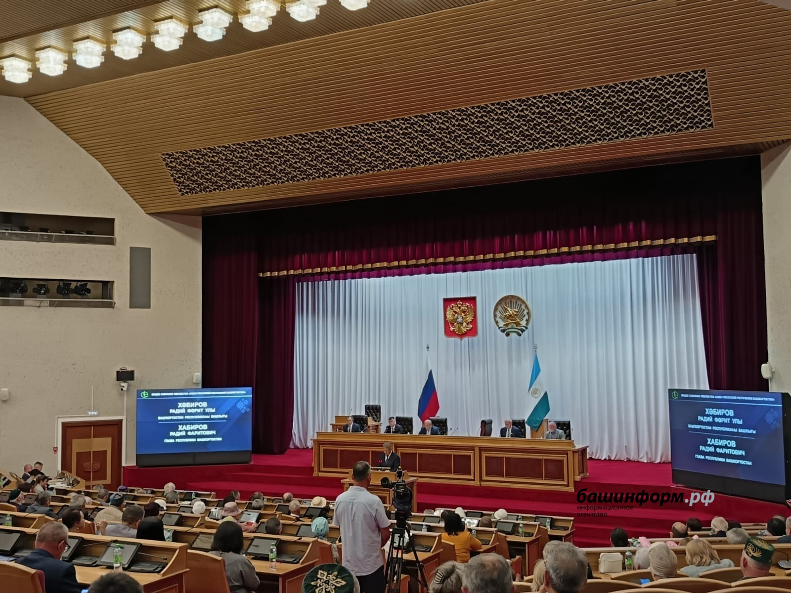 Радий Хабиров рассказал о системе поддержки писателей Башкирии